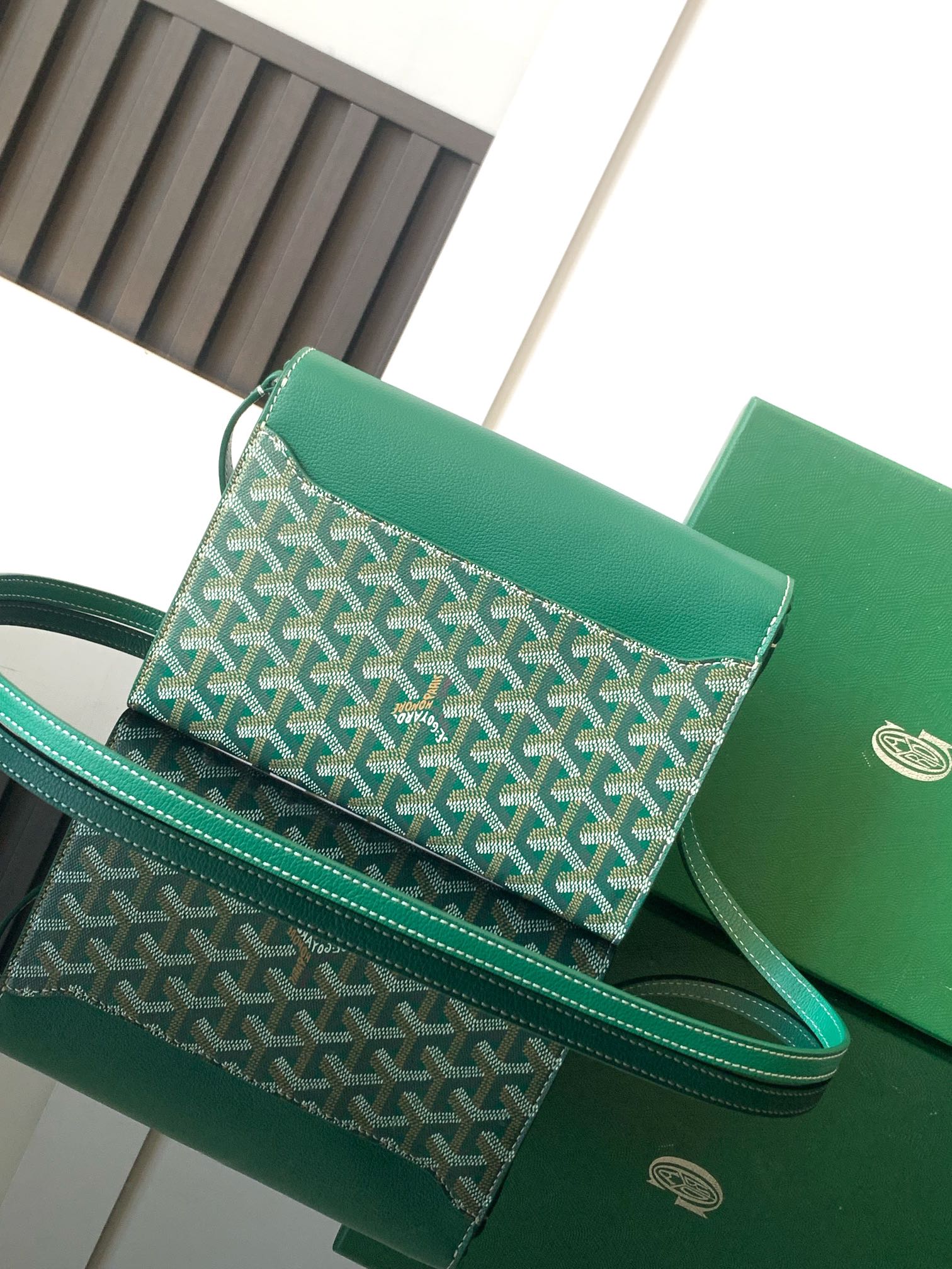 PORTEFEUILLE-POCHETTE CHYPRE 21 EN TOILE GOYARDINE VERTE ET CUIR DE VEAU