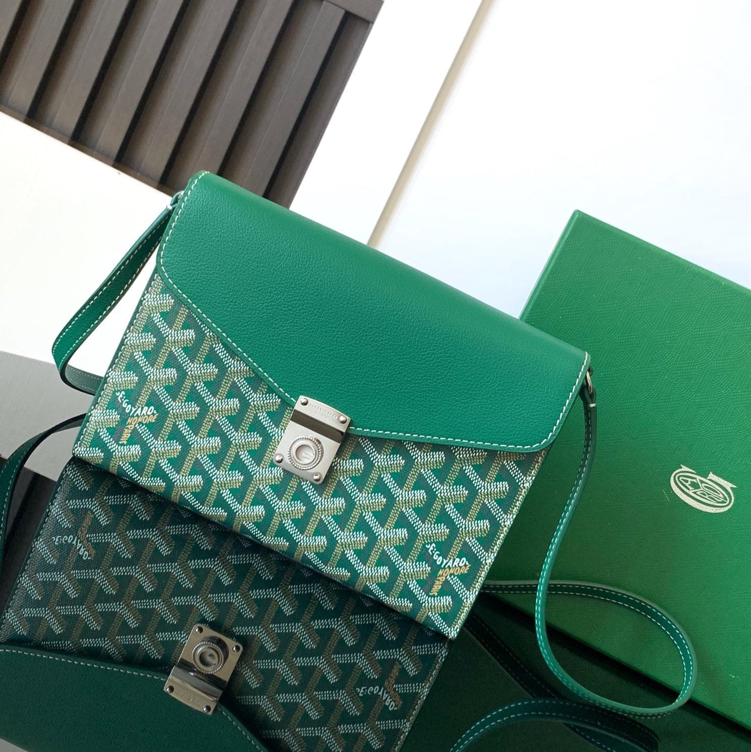 PORTEFEUILLE-POCHETTE CHYPRE 21 EN TOILE GOYARDINE VERTE ET CUIR DE VEAU