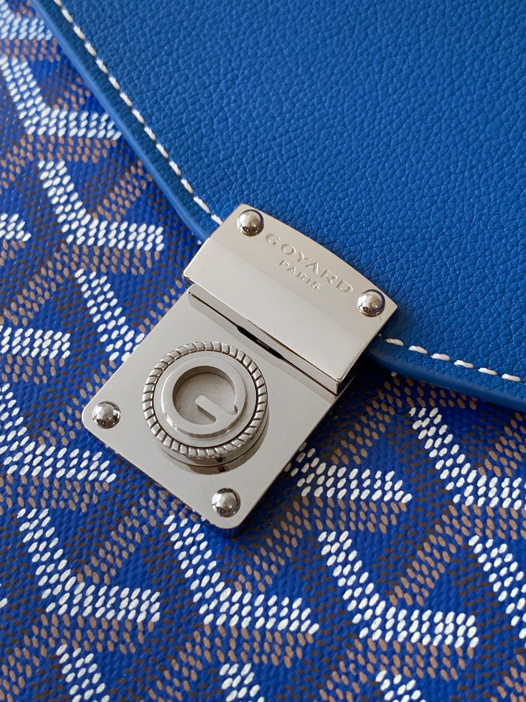 PORTEFEUILLE-POCHETTE CHYPRE 21 EN TOILE GOYARDINE BLEU SAPHIR ET CUIR DE VEAU