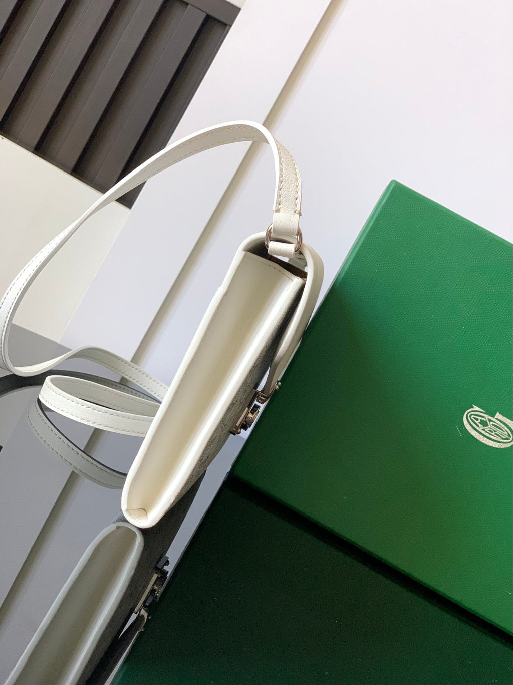 PORTEFEUILLE-POCHETTE CHYPRE 21 EN TOILE GOYARDINE BLANCHE ET CUIR DE VEAU