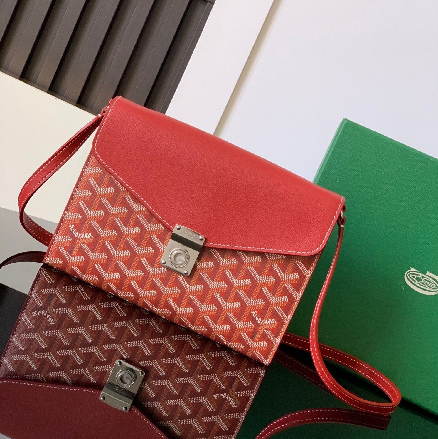 PORTEFEUILLE-POCHETTE CHYPRE 21 EN TOILE GOYARDINE ROUGE CLASSIQUE ET CUIR DE VEAU