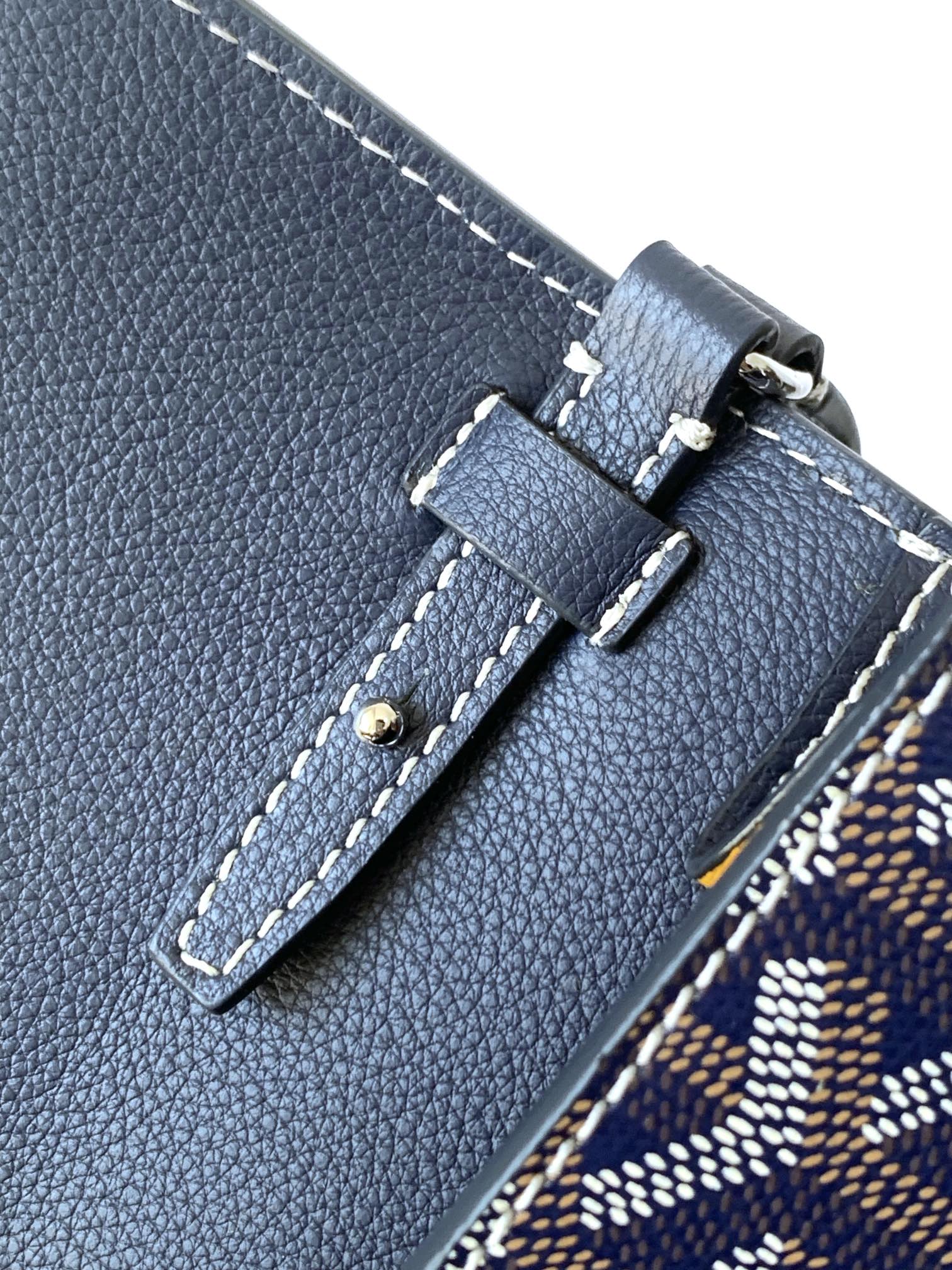 PORTEFEUILLE-POCHETTE CHYPRE 21 EN TOILE GOYARDINE BLEU MARINE ET CUIR DE VEAU