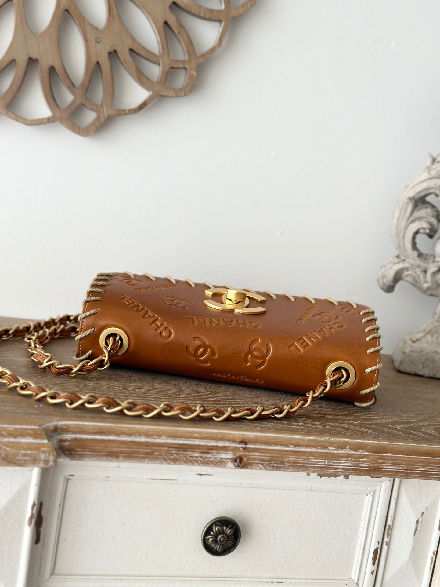 SAC À RABAT MOYEN CC CLASSIQUE 25 CM EN CUIR DE VEAU MARRON