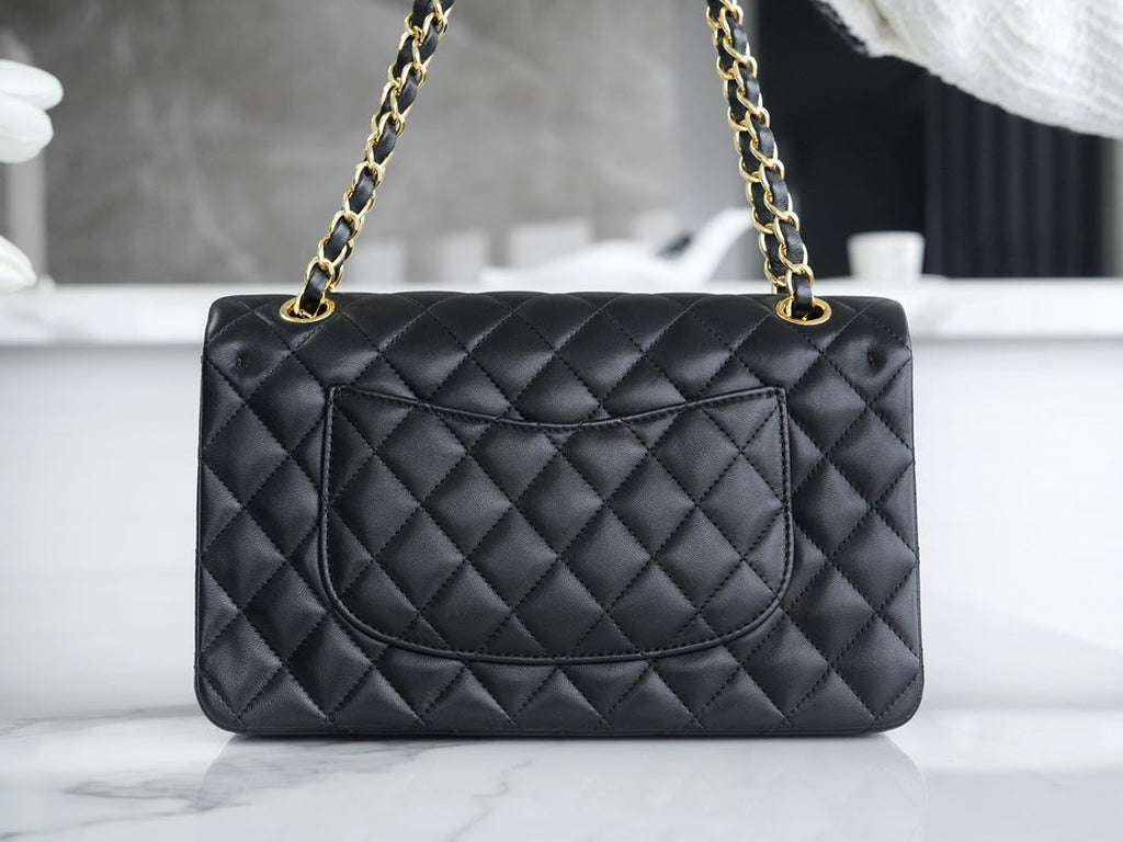 CLASSIC FLAP 25 CUIR D'AGNEAU NOIR QUINCAILLERIE OR CLAIR 