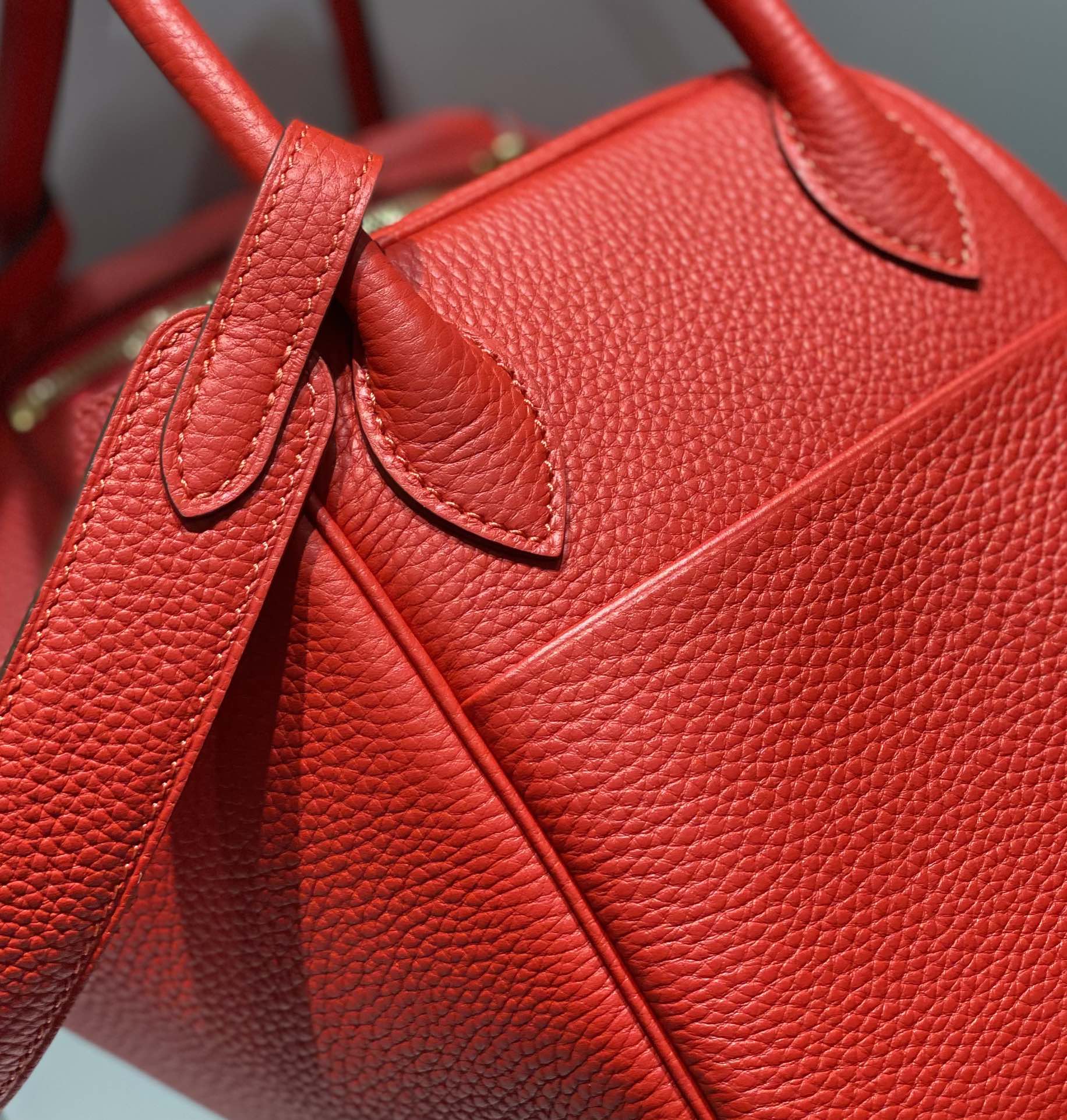 HM LINDY 30 BAG RED TAURILLON CLEMENCE LEATHER