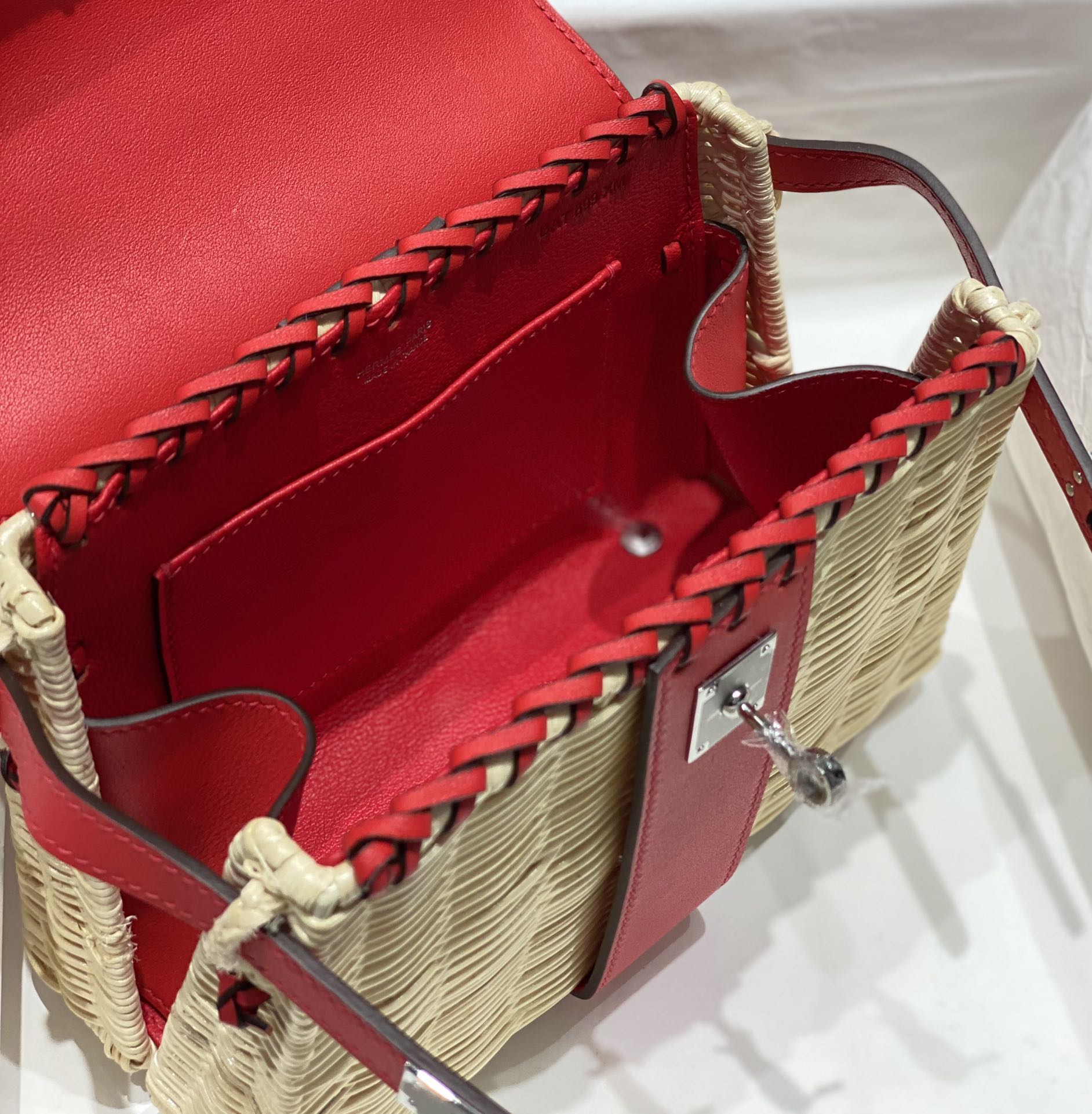 HM KELLY 22 PICNIC ROUGE BAMBOU ET ROTIN
