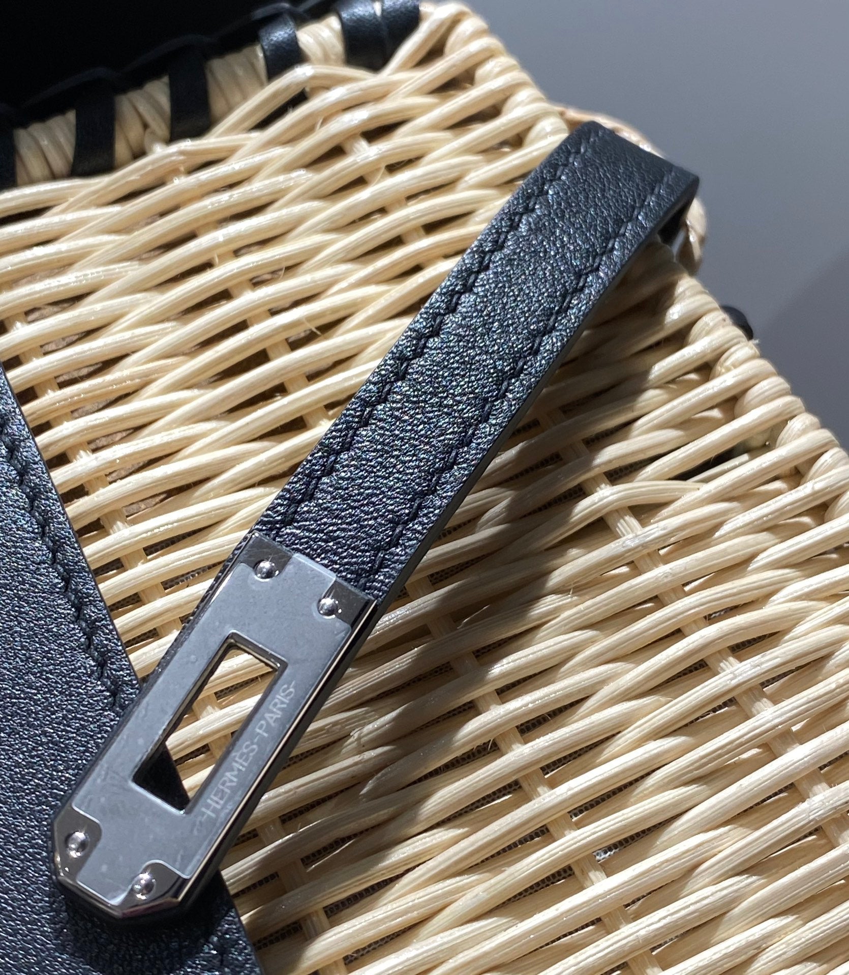 HM KELLY 22 PICNIC BAMBOU NOIR ET ROTIN