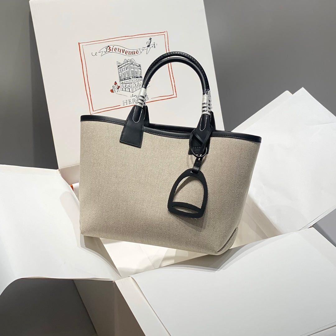 SAC HM STEEPLE 28 CUIR DE VEAU NOIR TOILE BLANCHE