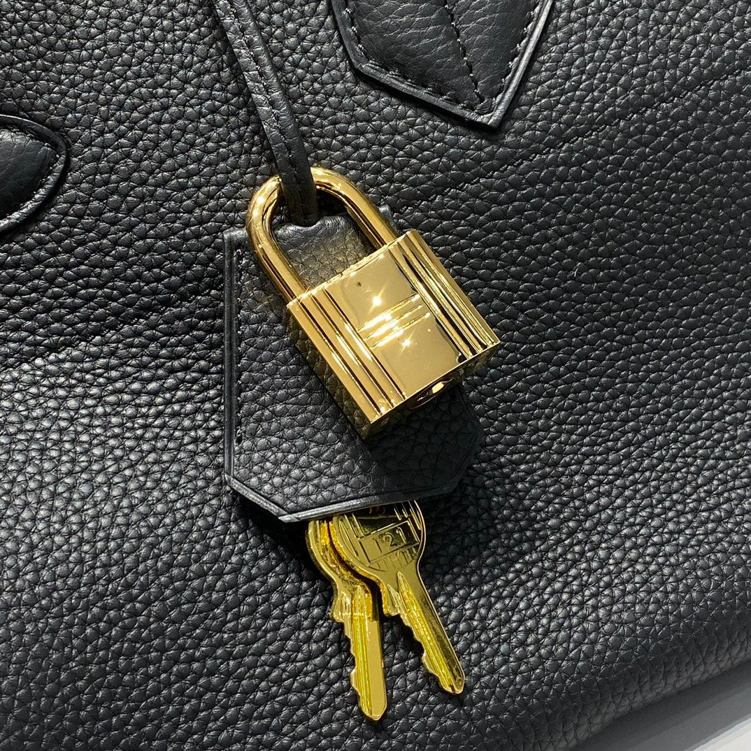 SAC À BANDOULIÈRE HM BIRKIN 42 EN CUIR DE VACHE NOIR AVEC ACCESSOIRES DORÉS 237640