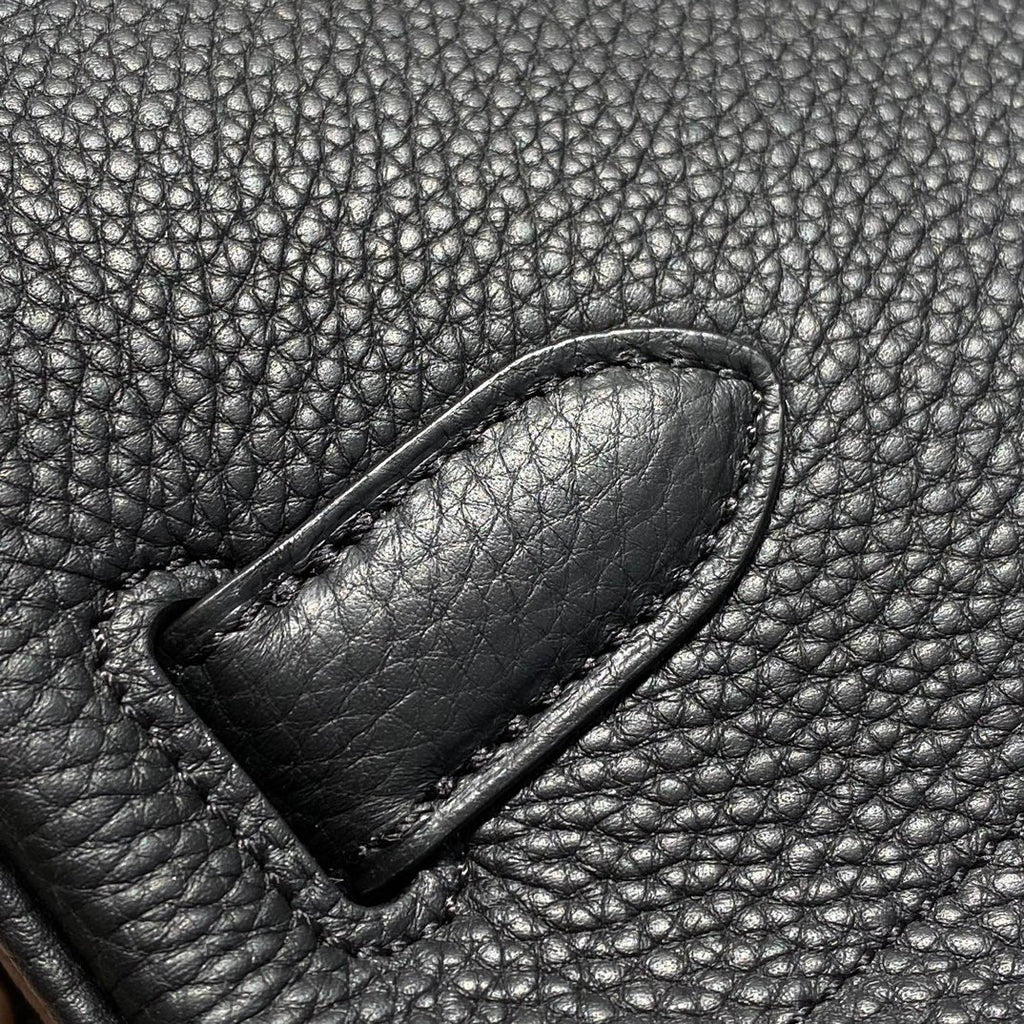 SAC À BANDOULIÈRE HM BIRKIN 42 EN CUIR DE VACHE NOIR AVEC ACCESSOIRES DORÉS 237640