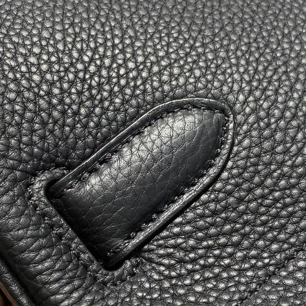 SAC À BANDOULIÈRE HM BIRKIN 42 EN CUIR DE VACHE NOIR AVEC ACCESSOIRES DORÉS 237640