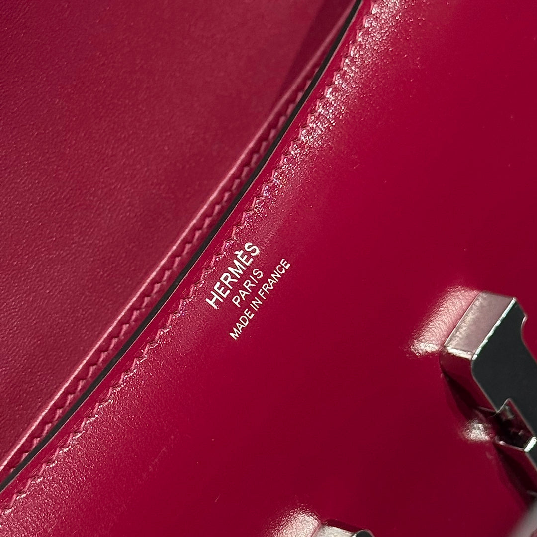 SAC HM CONSTANCE ELAN 24 CM EN CUIR DE VEAU BOX BORDEAUX, ACCESSOIRES ARGENTÉS