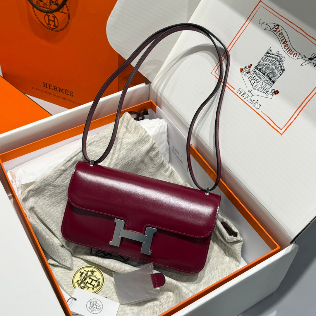 SAC HM CONSTANCE ELAN 24 CM EN CUIR DE VEAU BOX BORDEAUX, ACCESSOIRES ARGENTÉS