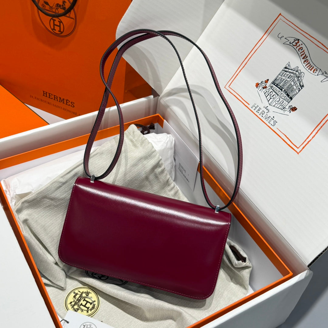 SAC HM CONSTANCE ELAN 24 CM EN CUIR DE VEAU BOX BORDEAUX, ACCESSOIRES ARGENTÉS