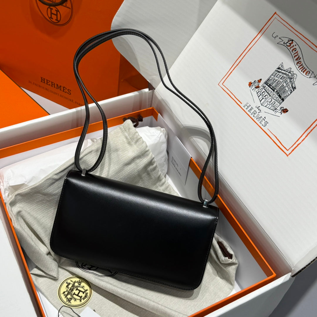 SAC HM CONSTANCE ELAN 24 CM EN CUIR DE VEAU BOX NOIR ET ACCESSOIRES ARGENTÉS