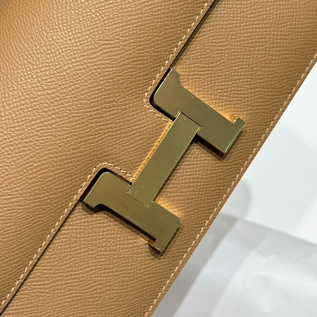 SAC HM CONSTANCE ELAN 24 CM EN CUIR EPSOM MARRON ET QUINCAILLERIE DORÉE