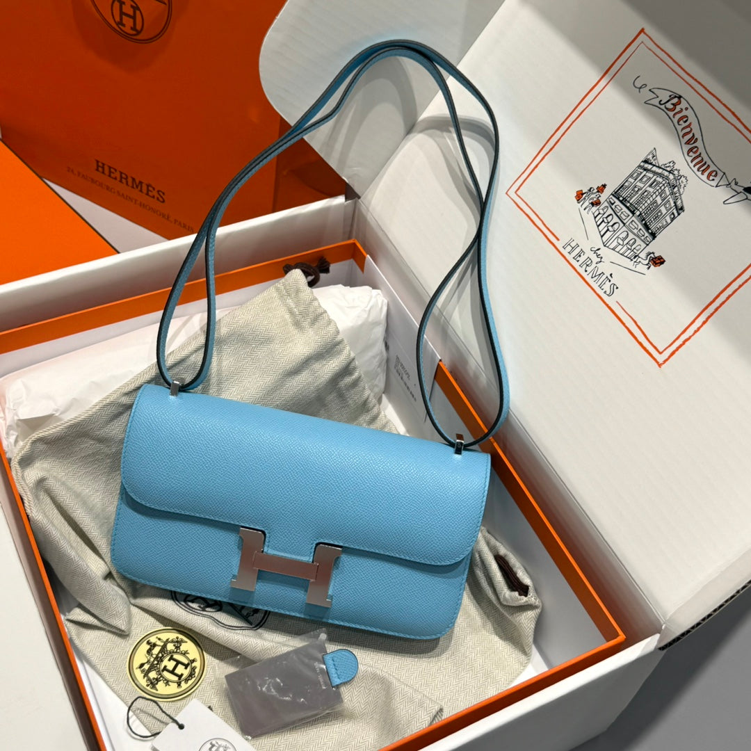 SAC HM CONSTANCE ELAN 24 CM EN CUIR EPSOM BLEU NUAGE ET ACCESSOIRES ARGENTÉS