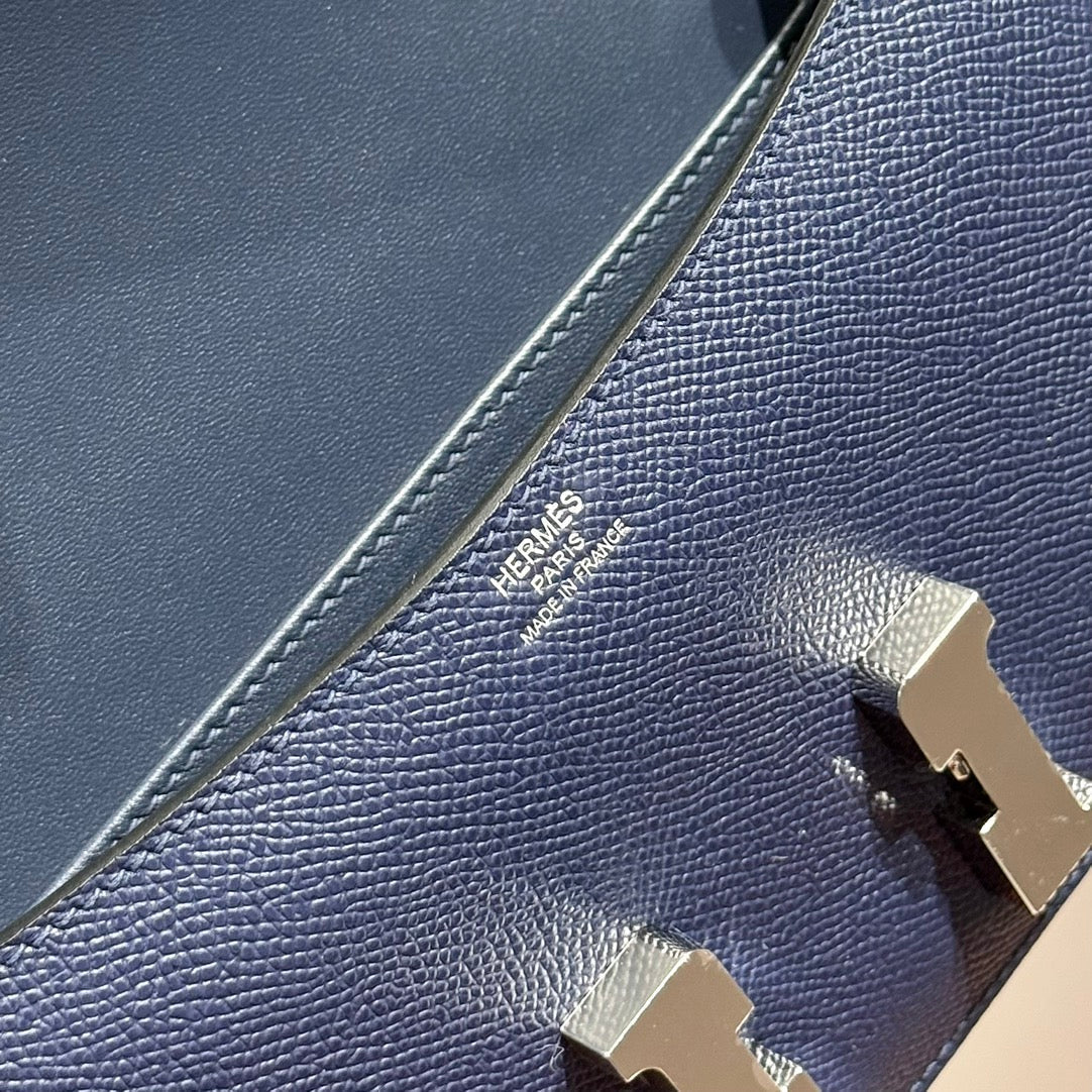 SAC HM CONSTANCE ELAN 24 CM CUIR EPSOM BLEU FONCÉ ACCESSOIRES ARGENTÉS