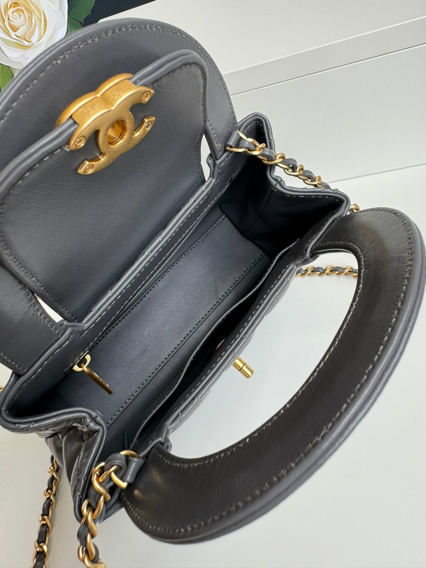 CC 24A NANO 19CM SAC CABAS KELLY EN CUIR D'AGNEAU GRIS FUMÉ