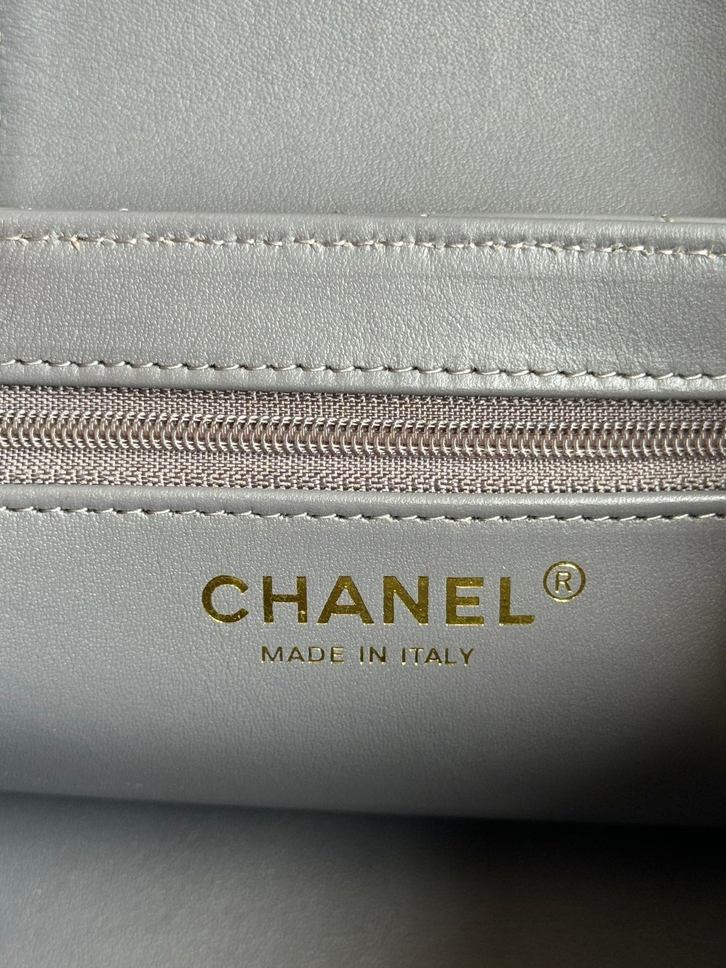 CC 24A NANO 19CM SAC CABAS KELLY EN CUIR D'AGNEAU GRIS FUMÉ