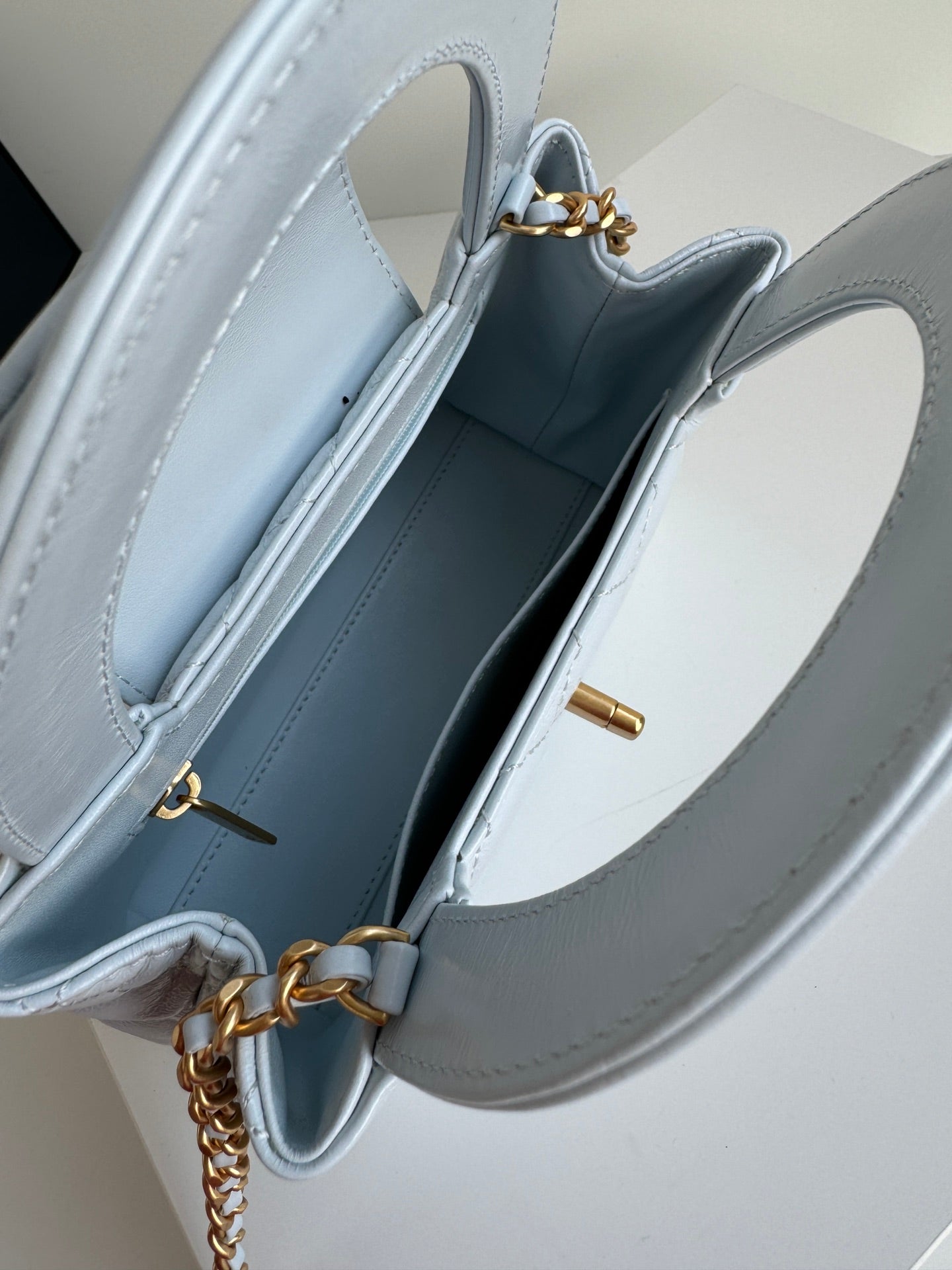 CC 24A NANO 19CM KELLY SHOPPER BAG CLOUD BLUE LAMBSKIN