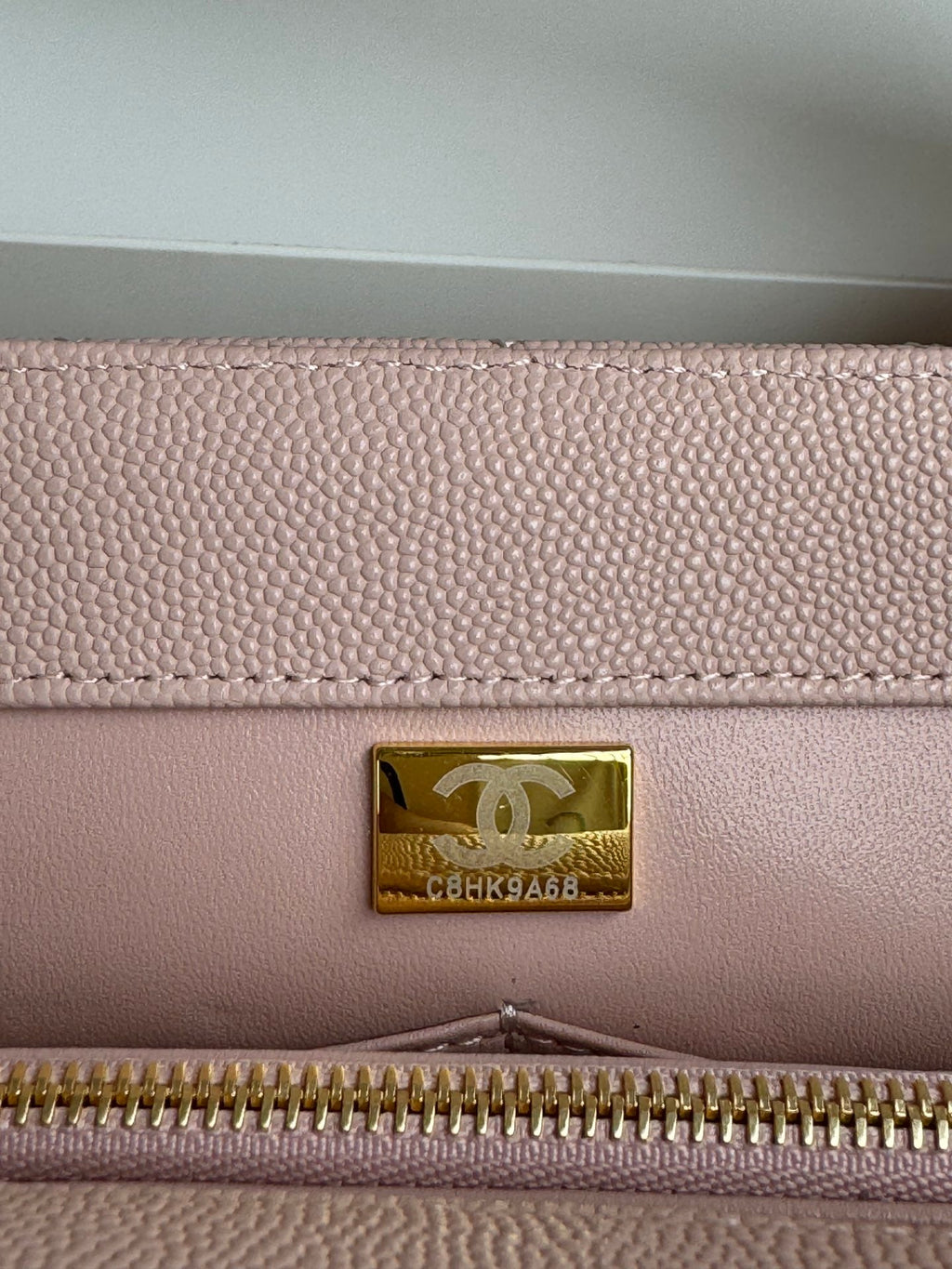 POIGNÉE COCO MOYENNE 29 CM CUIR CAVIAR ROSE MATELASSÉ QUINCAILLERIE DORÉ