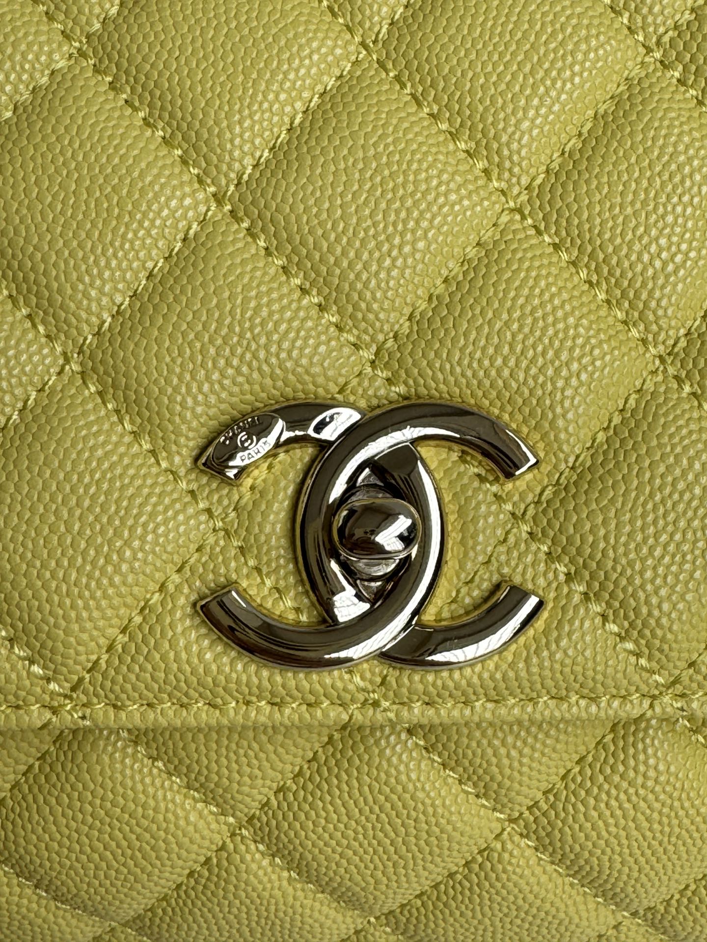 COCO HANDLE MEDIUM 29CM YELLOW QUILTED CAVIAR LEATHER GOLD HARDWARE
