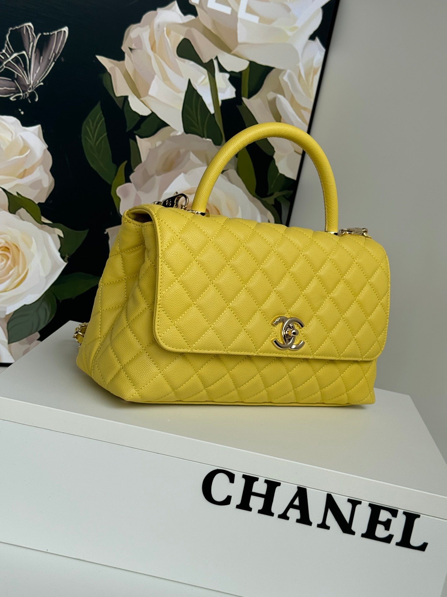 COCO HANDLE MEDIUM 29CM YELLOW QUILTED CAVIAR LEATHER GOLD HARDWARE
