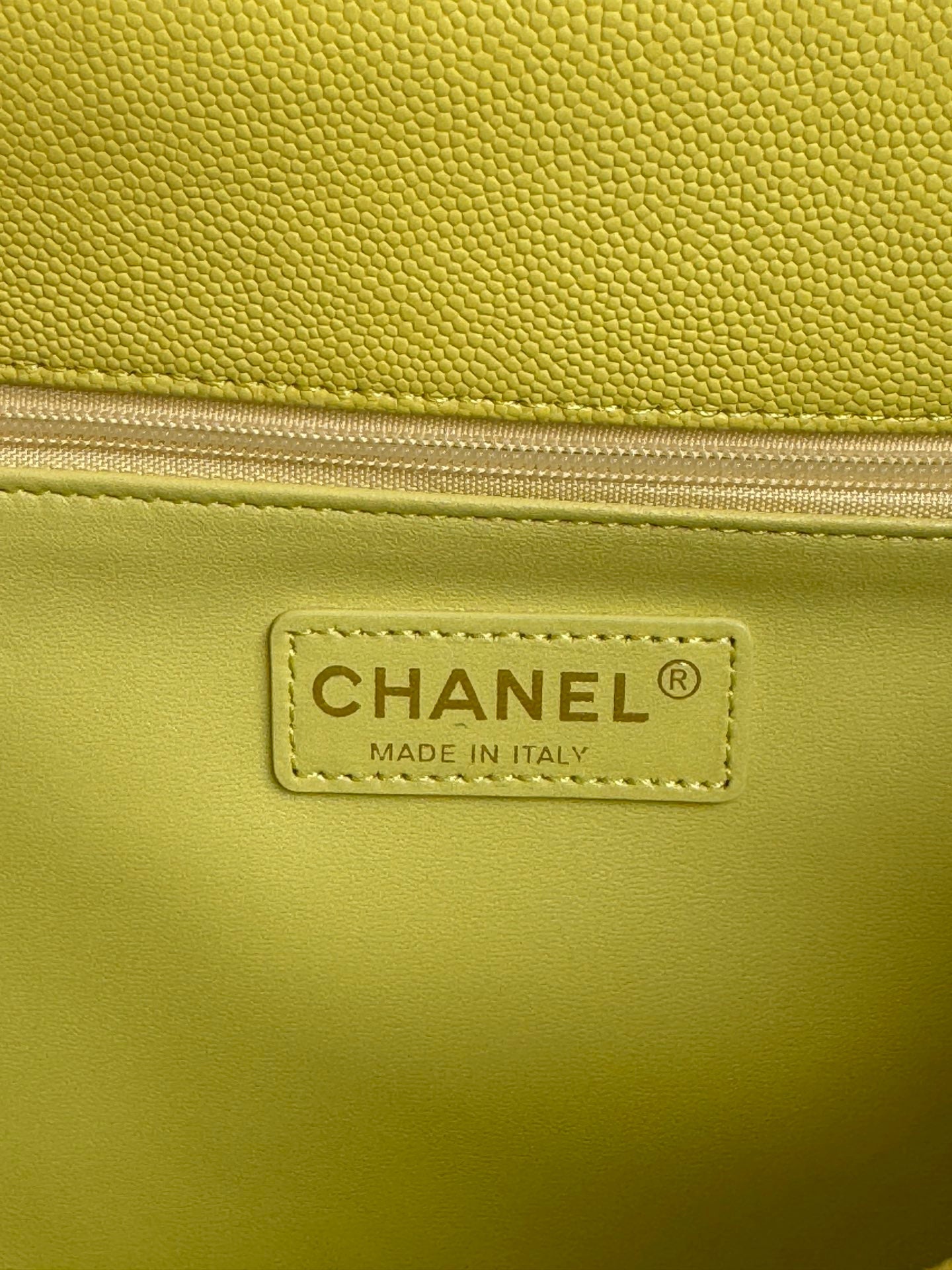 POIGNÉE COCO MOYENNE 29 CM CUIR CAVIAR JAUNE MATELASSÉ QUINCAILLERIE DORÉ