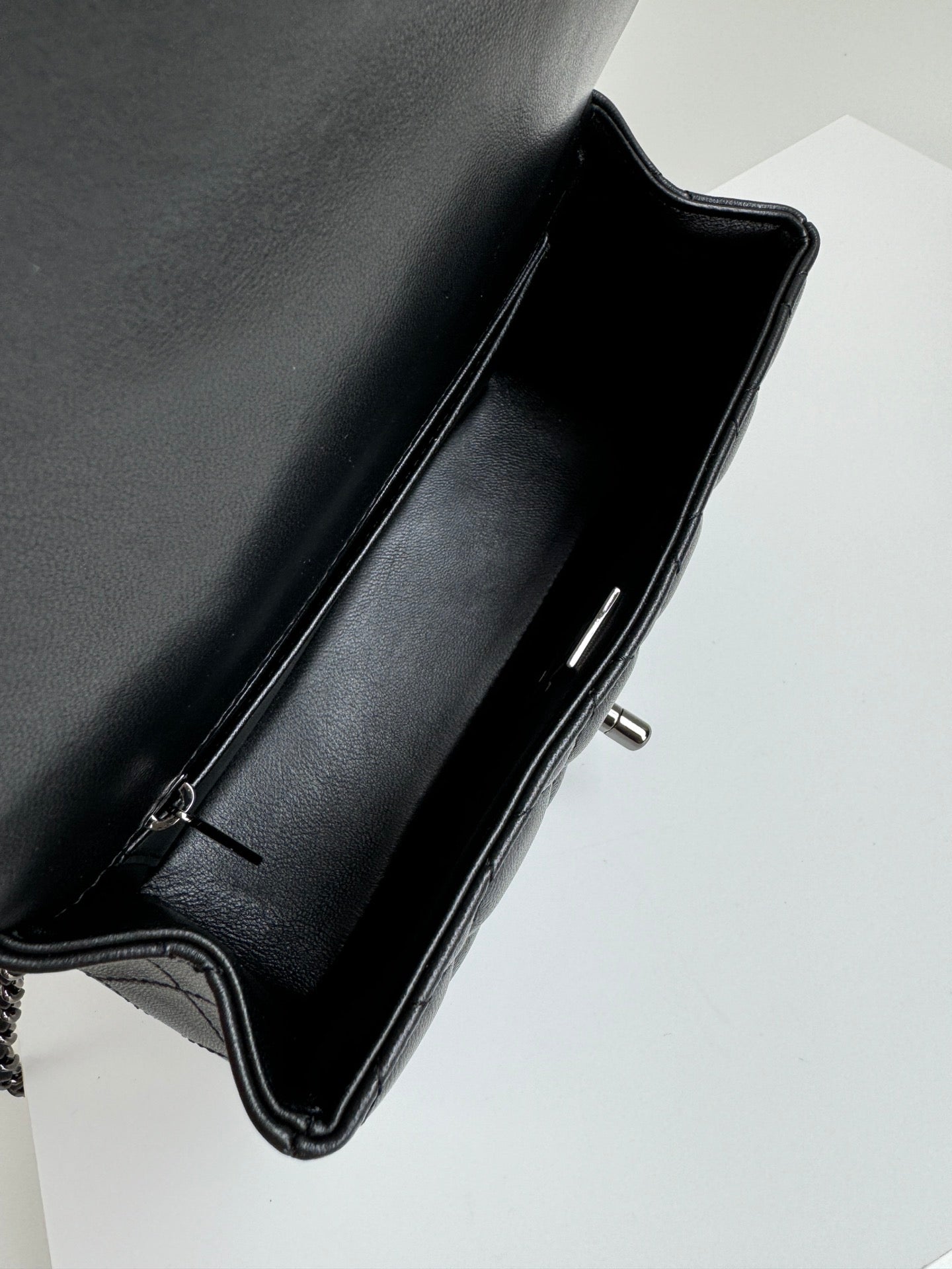 24C MINI SAC À RABAT 20 CM AVEC POIGNÉE SUPÉRIEURE TOUT CUIR DE VEAU NOIR