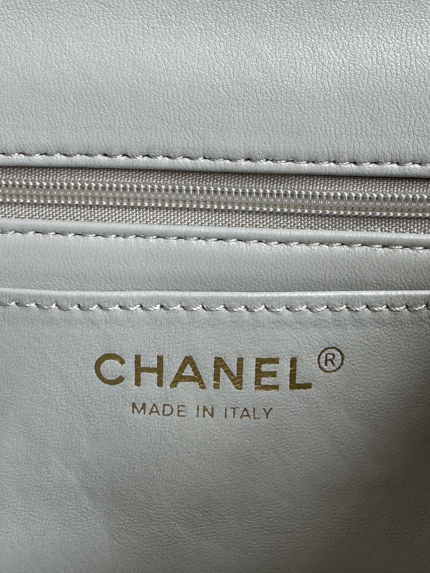 MINI SAC À RABAT 24C 20 CM AVEC POIGNÉE SUPÉRIEURE EN CUIR DE VEAU GRIS