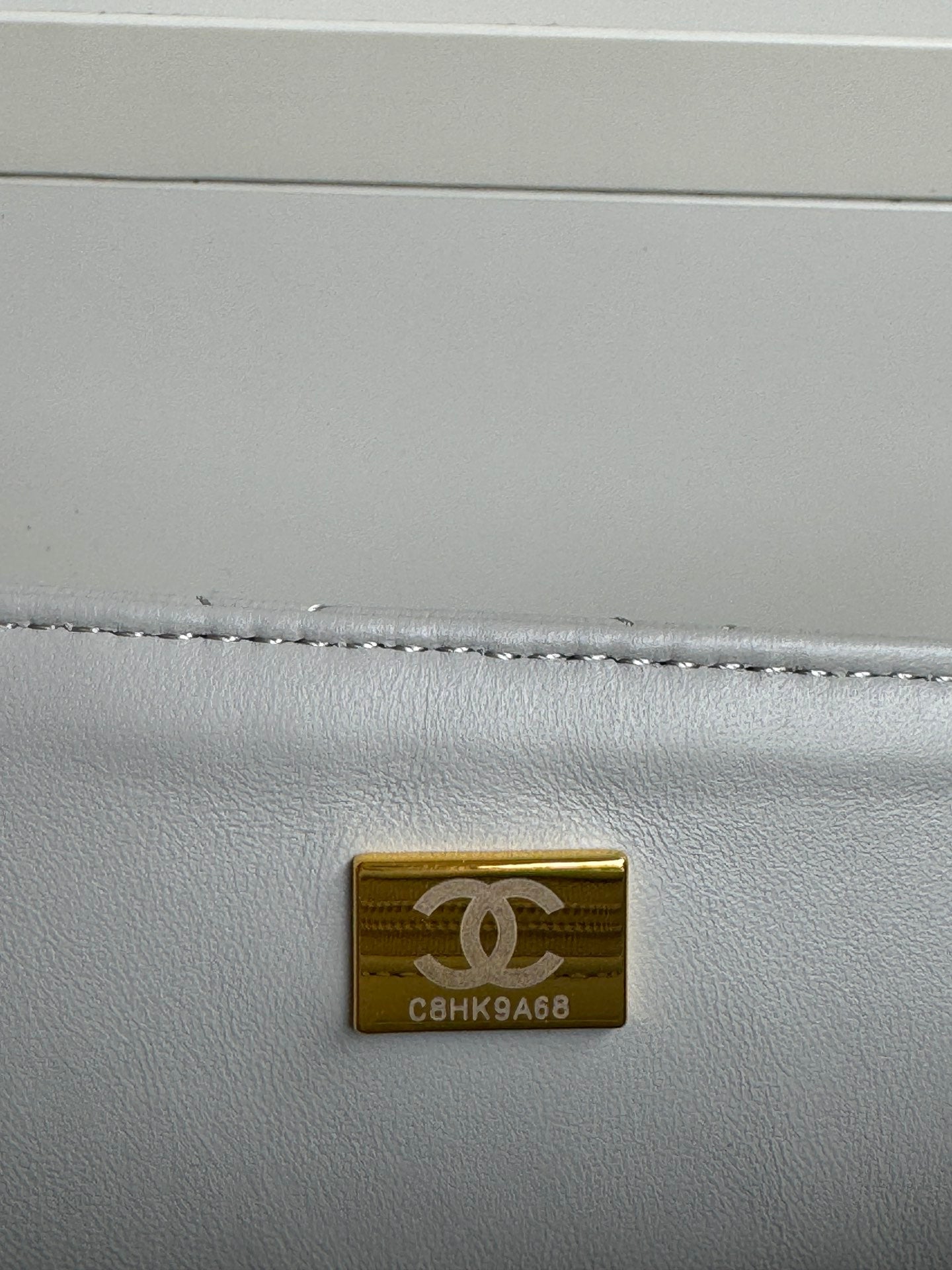 MINI SAC À RABAT 24C 20 CM AVEC POIGNÉE SUPÉRIEURE EN CUIR DE VEAU GRIS