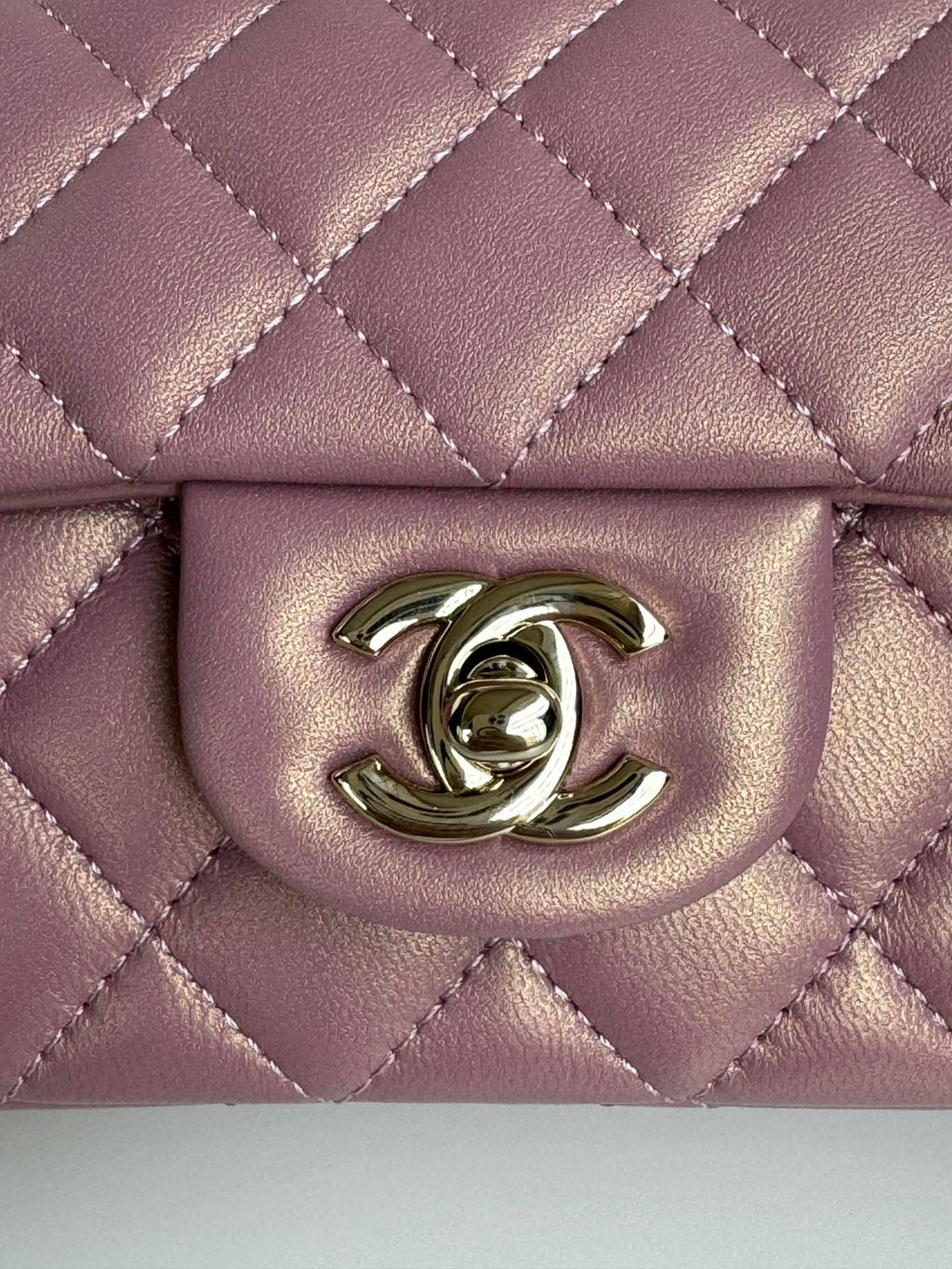 24C MINI SAC À RABAT 20 CM AVEC POIGNÉE SUPÉRIEURE EN CUIR DE VEAU ROSE VIOLET