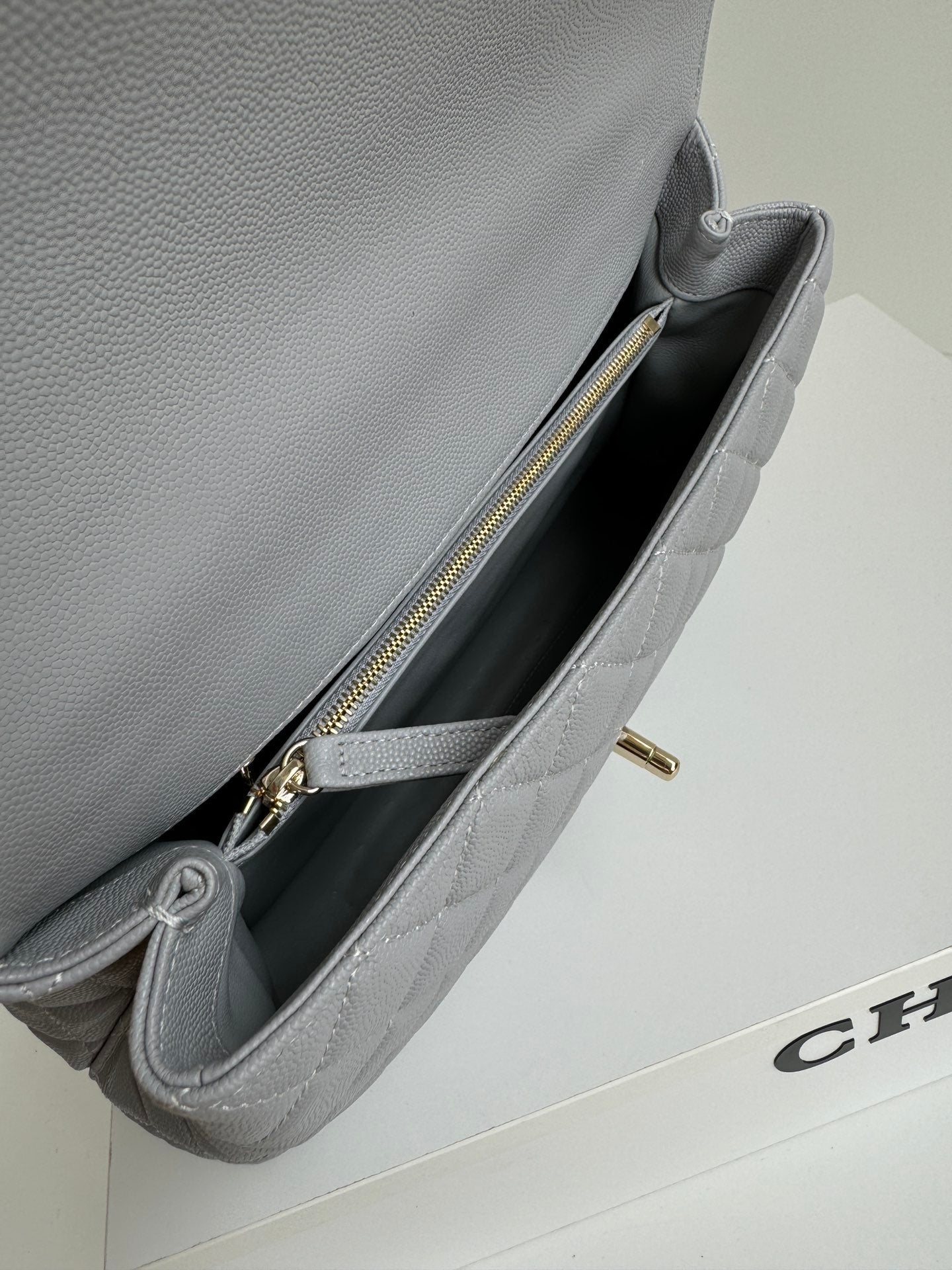 COCO HANDLE MEDIUM 29CM GREY QUILTED CAVIAR LEATHER GOLD HARDWARE