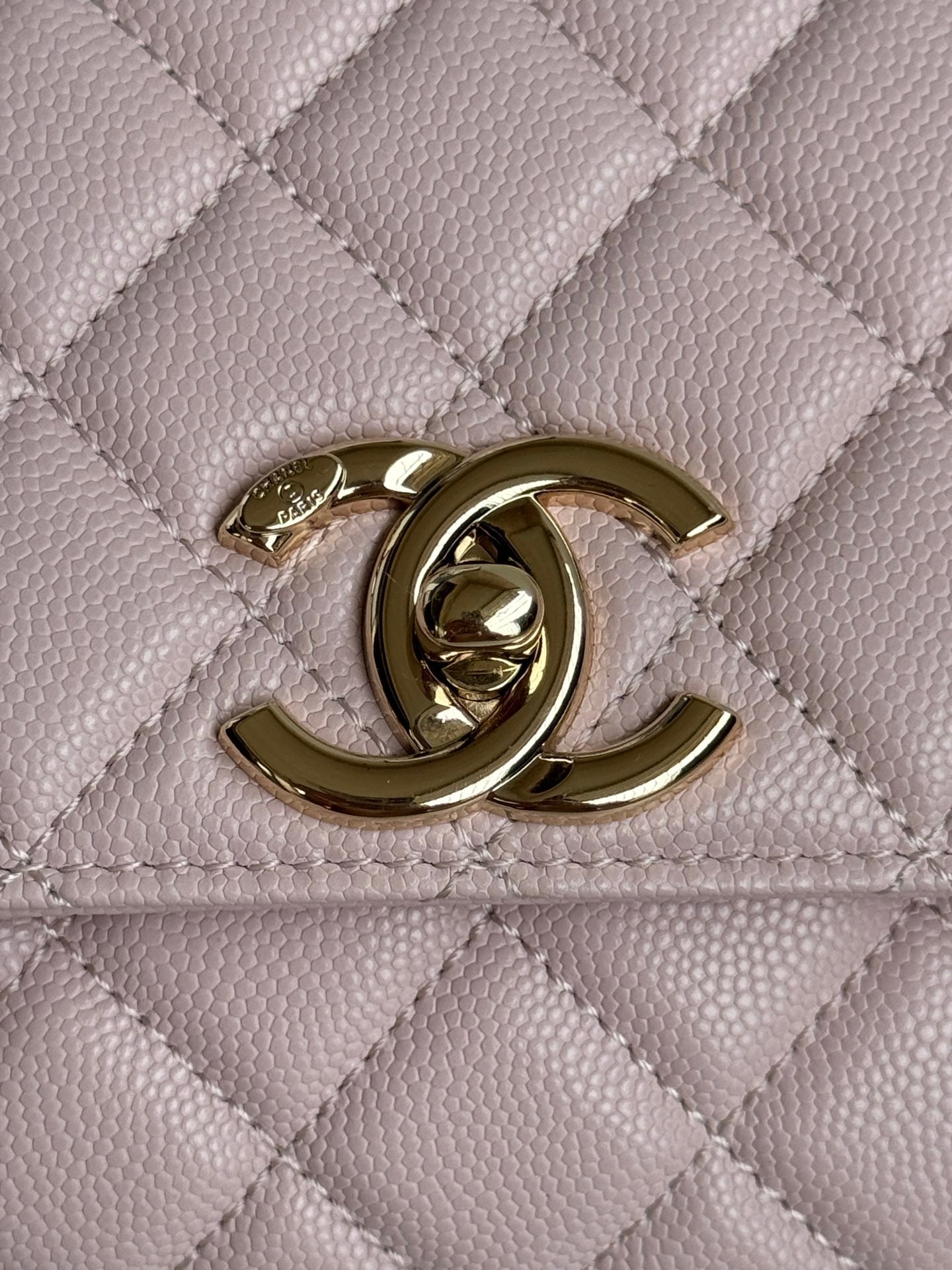 COCO HANDLE MEDIUM 29CM PASTEL PINK QUILTED CAVIAR LEATHER GOLD HARDWARE