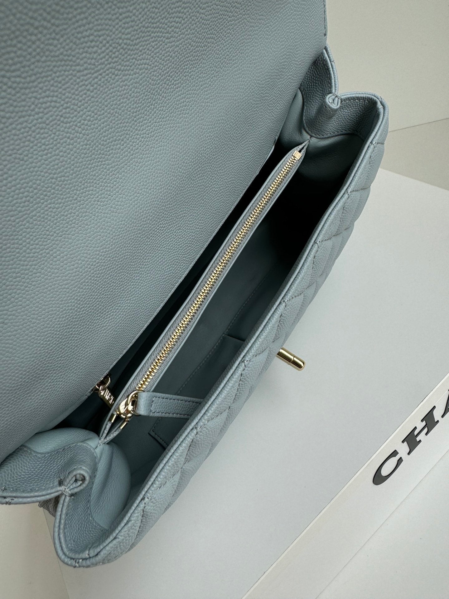 COCO HANDLE MEDIUM 29CM SKY BLUE QUILTED CAVIAR LEATHER GOLD HARDWARE