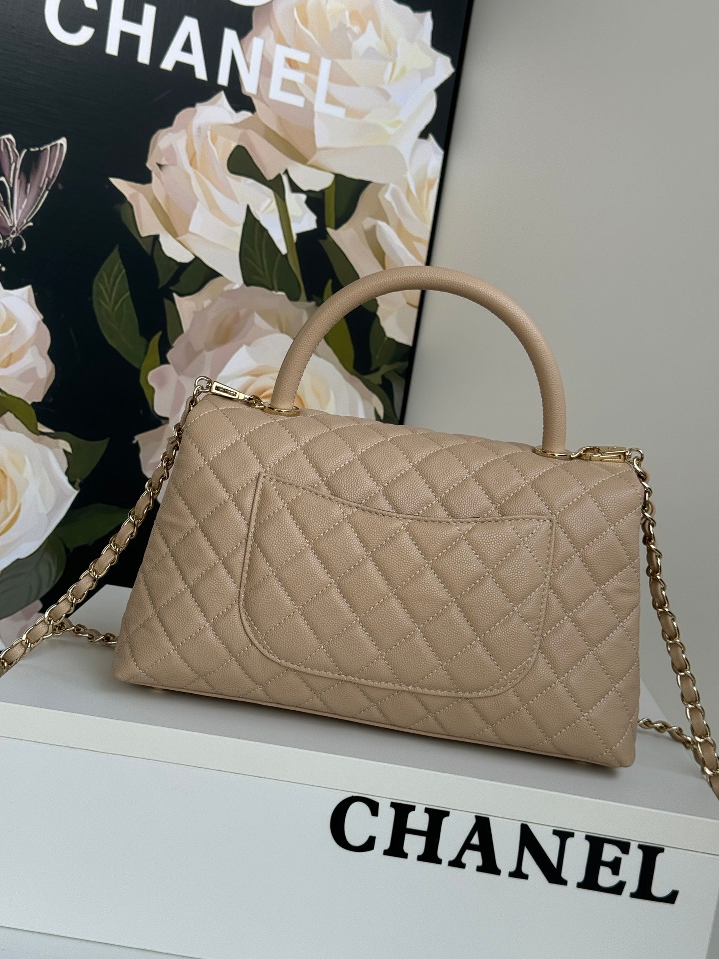 COCO HANDLE MEDIUM 29CM BEIGE QUILTED CAVIAR LEATHER GOLD HARDWARE