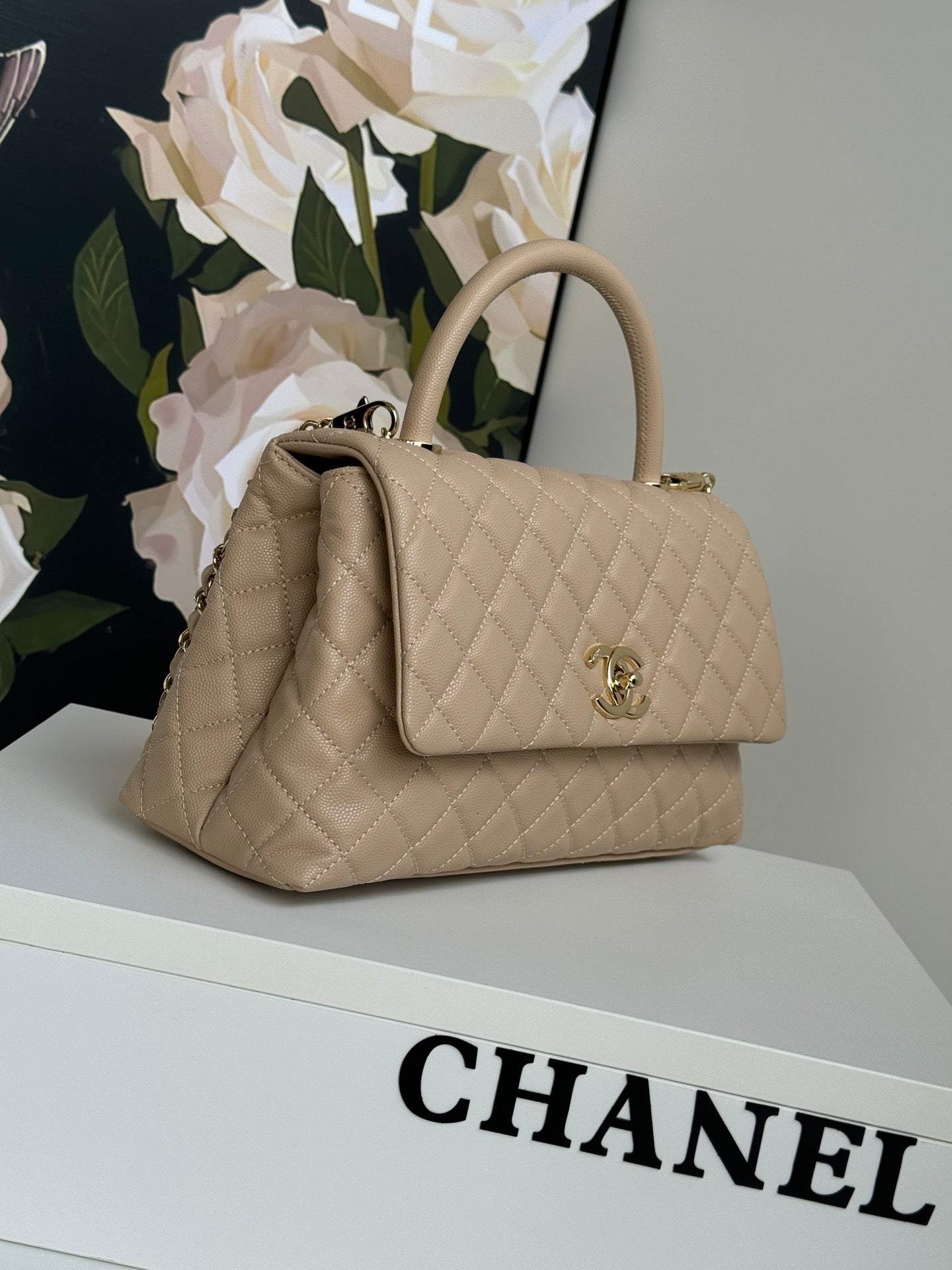 COCO HANDLE MEDIUM 29CM BEIGE QUILTED CAVIAR LEATHER GOLD HARDWARE
