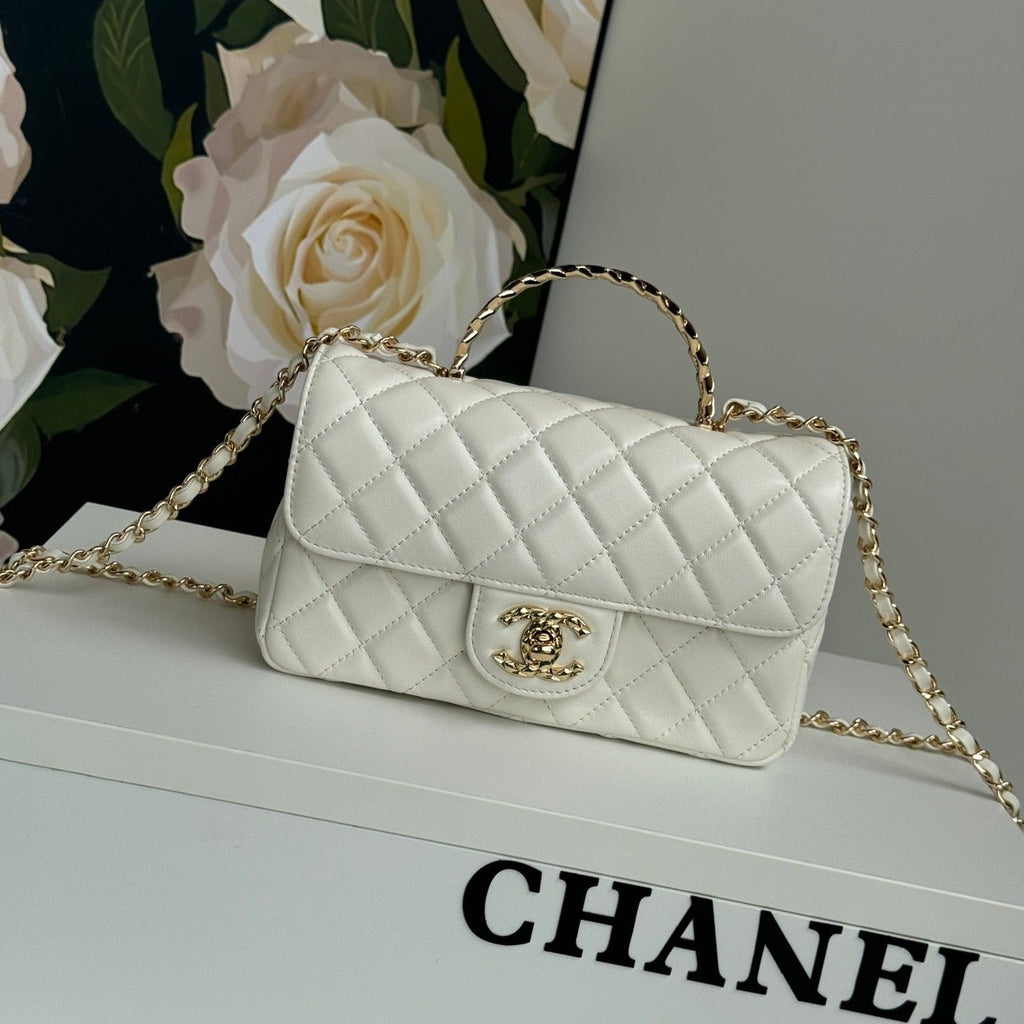 MINI SAC À RABAT 24C 20CM AVEC POIGNÉE SUPÉRIEURE EN CUIR D'AGNEAU BLANC