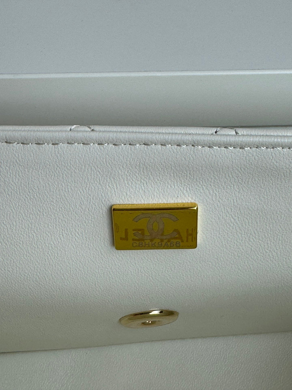 MINI SAC À RABAT 24C 20CM AVEC POIGNÉE SUPÉRIEURE EN CUIR D'AGNEAU BLANC