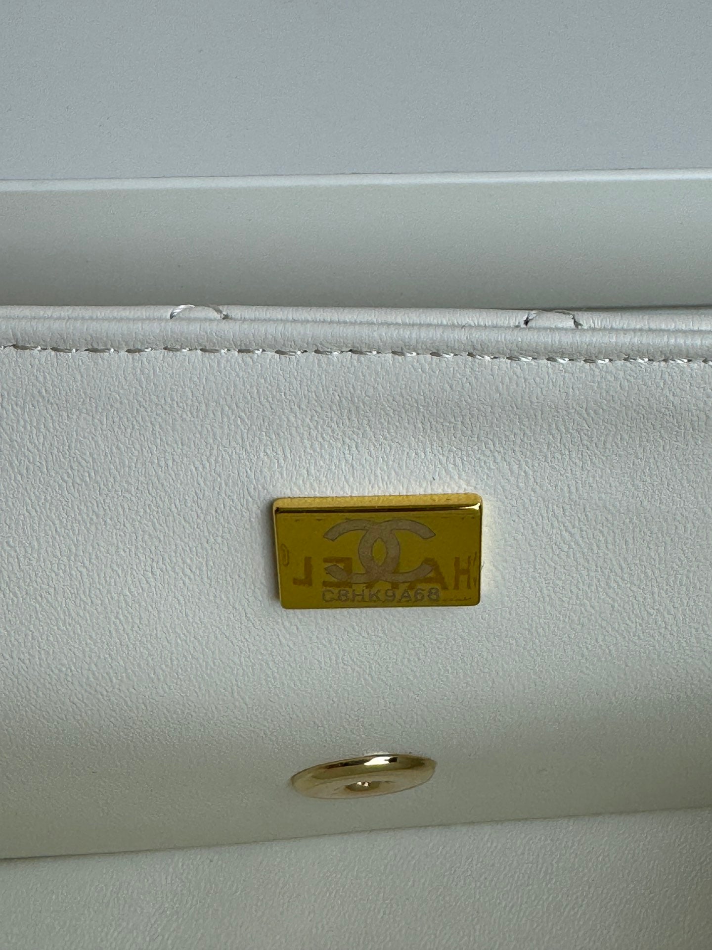MINI SAC À RABAT 24C 20CM AVEC POIGNÉE SUPÉRIEURE EN CUIR D'AGNEAU BLANC