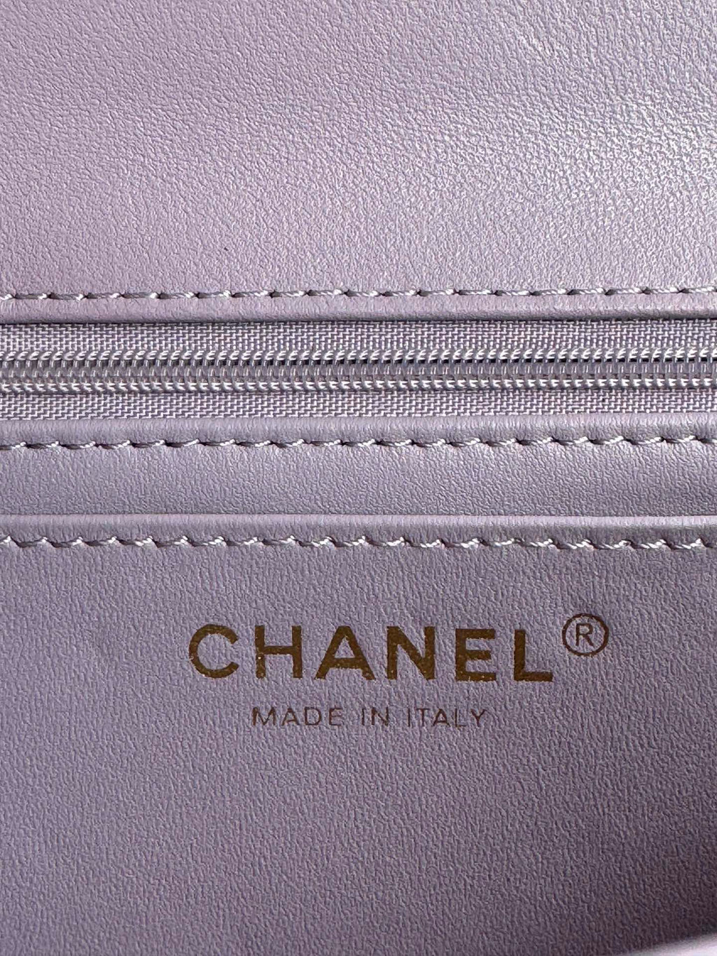 MINI SAC À RABAT 24C 20 CM AVEC POIGNÉE SUPÉRIEURE EN CUIR D'AGNEAU VIOLET