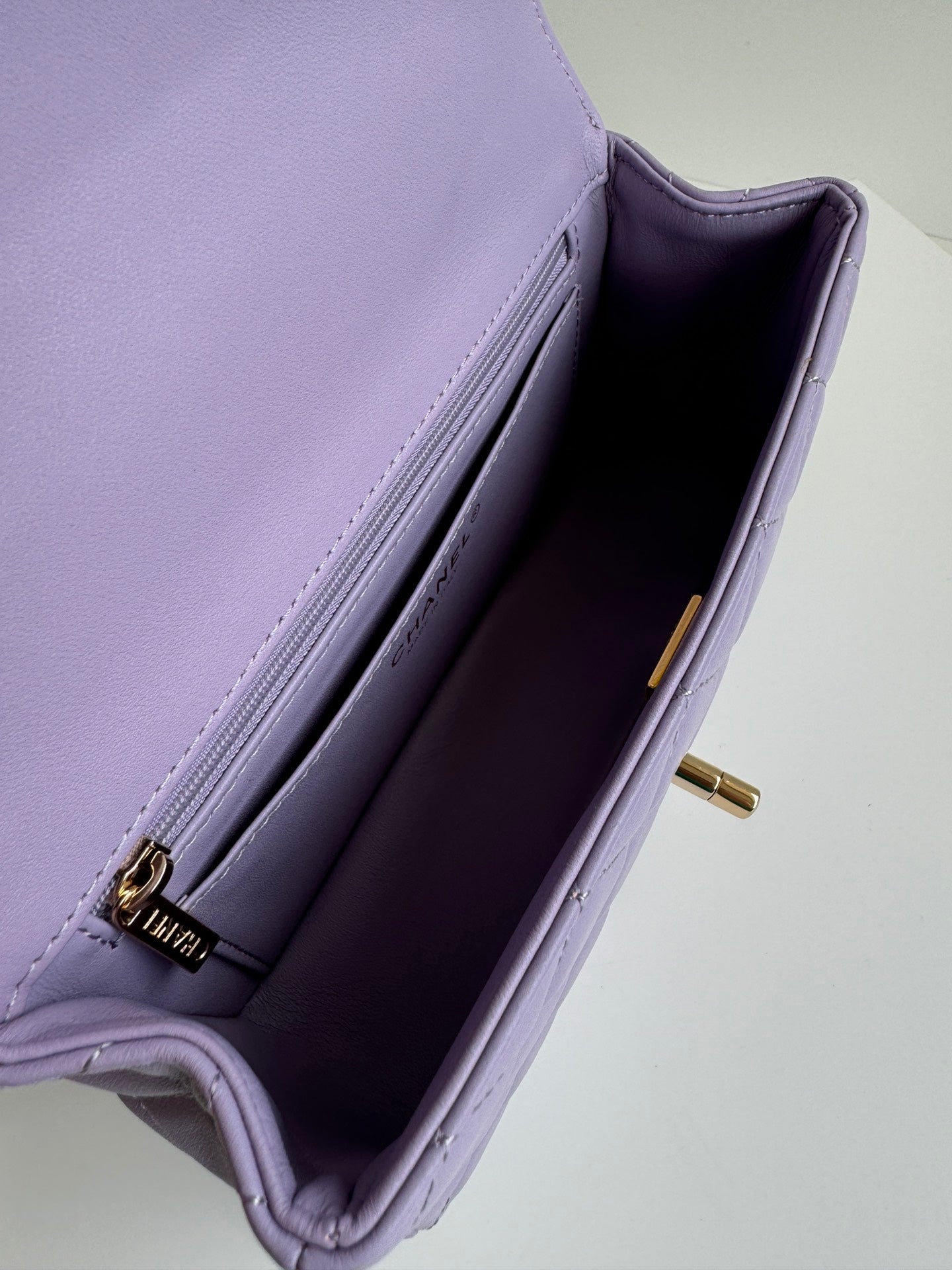 24C MINI FLAP BAG 20CM WITH TOP HANDLE VIOLET LAMBSKIN