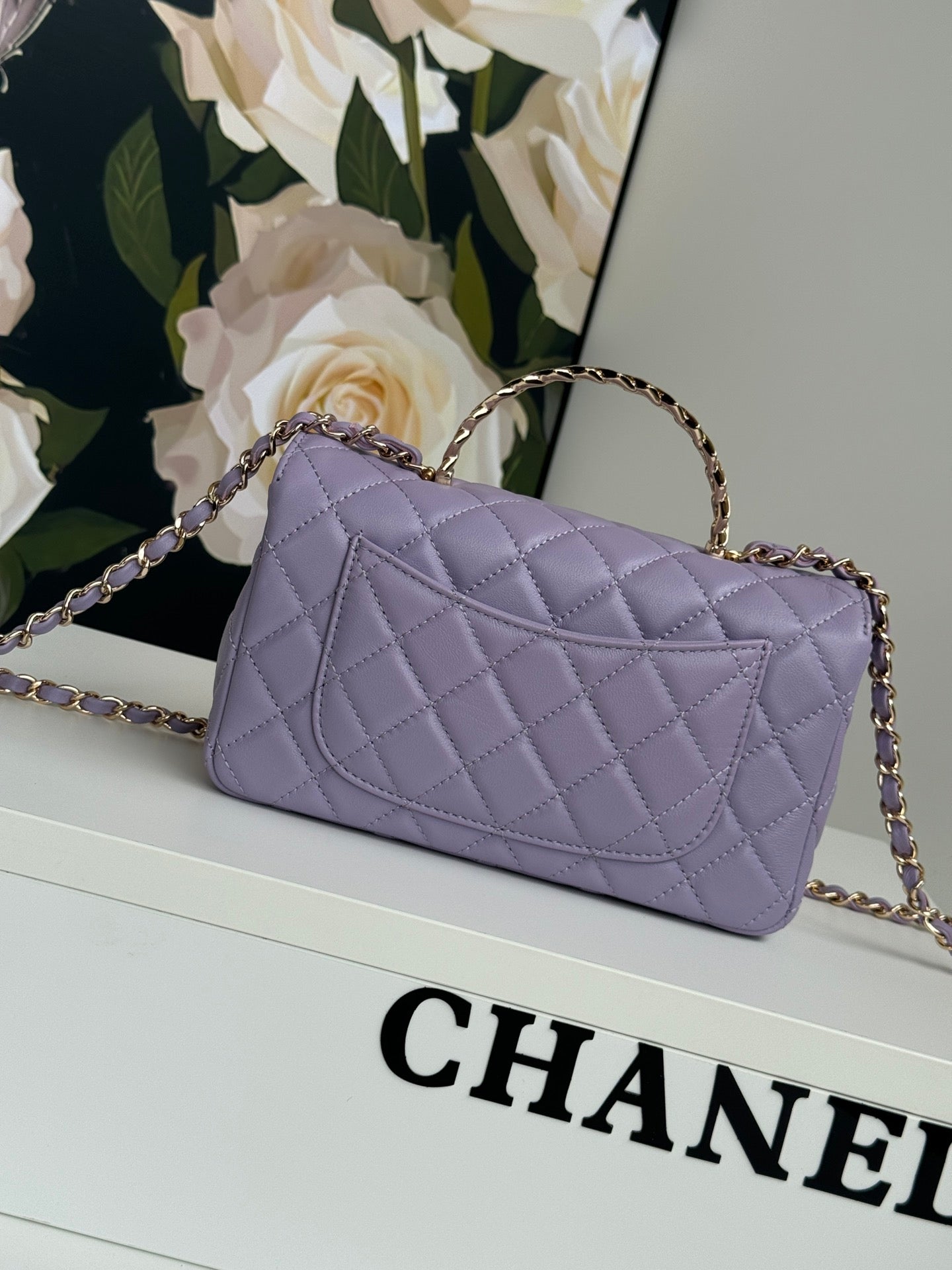 MINI SAC À RABAT 24C 20 CM AVEC POIGNÉE SUPÉRIEURE EN CUIR D'AGNEAU VIOLET