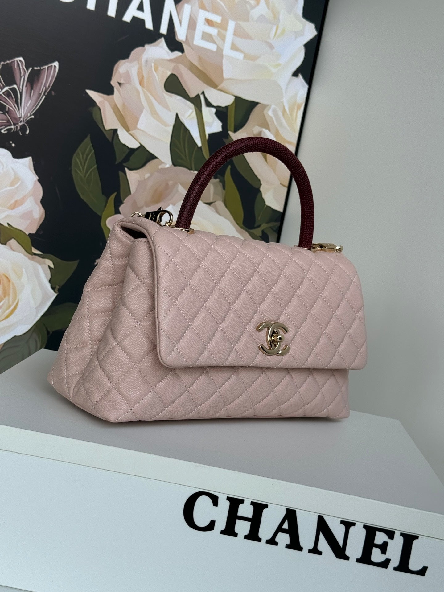 POIGNÉE COCO MOYENNE 29 CM ROSE PASTEL ROUGE CUIR CAVIAR MATELASSÉ QUINCAILLERIE DORÉ