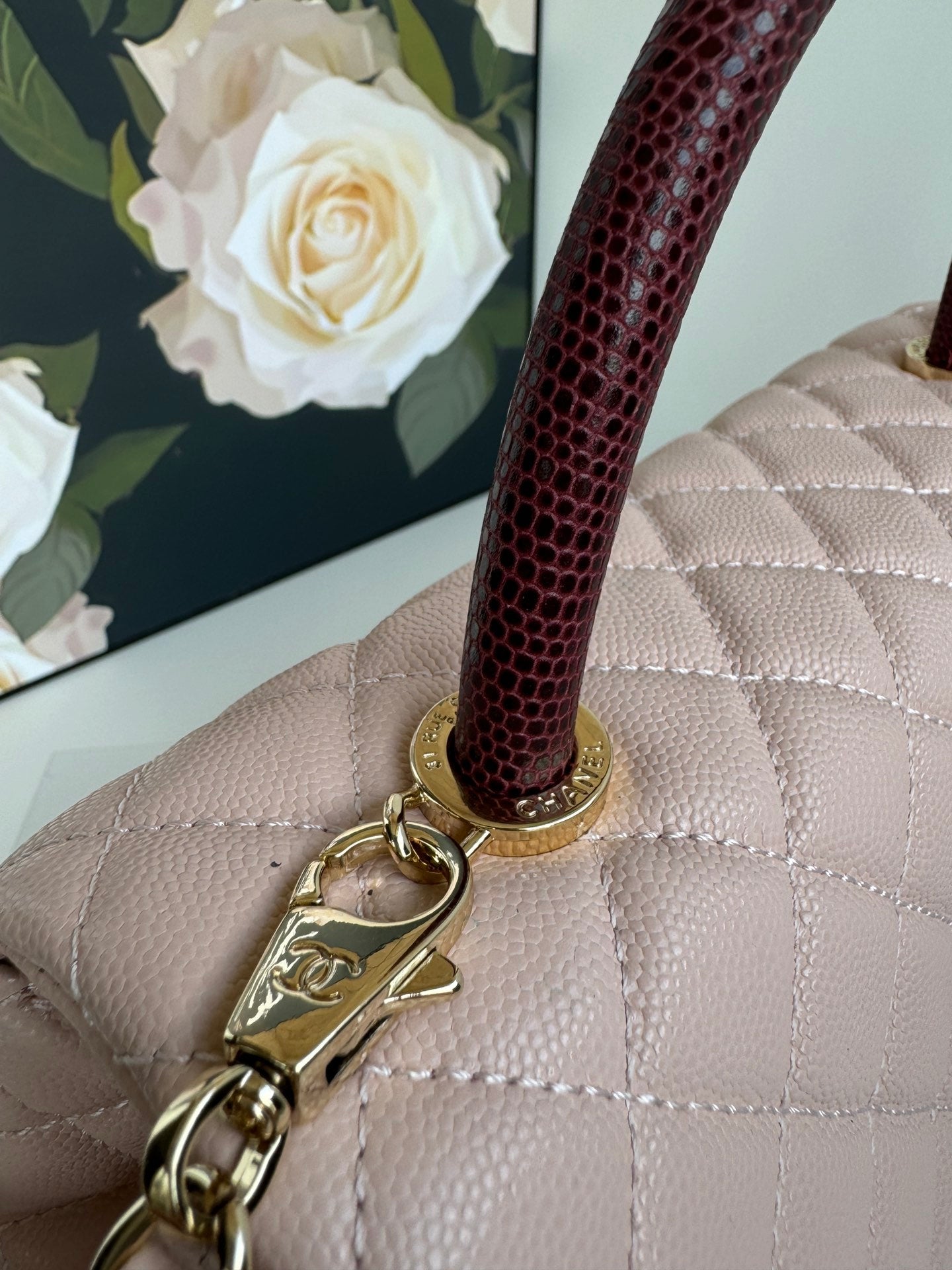 POIGNÉE COCO MOYENNE 29 CM ROSE PASTEL ROUGE CUIR CAVIAR MATELASSÉ QUINCAILLERIE DORÉ