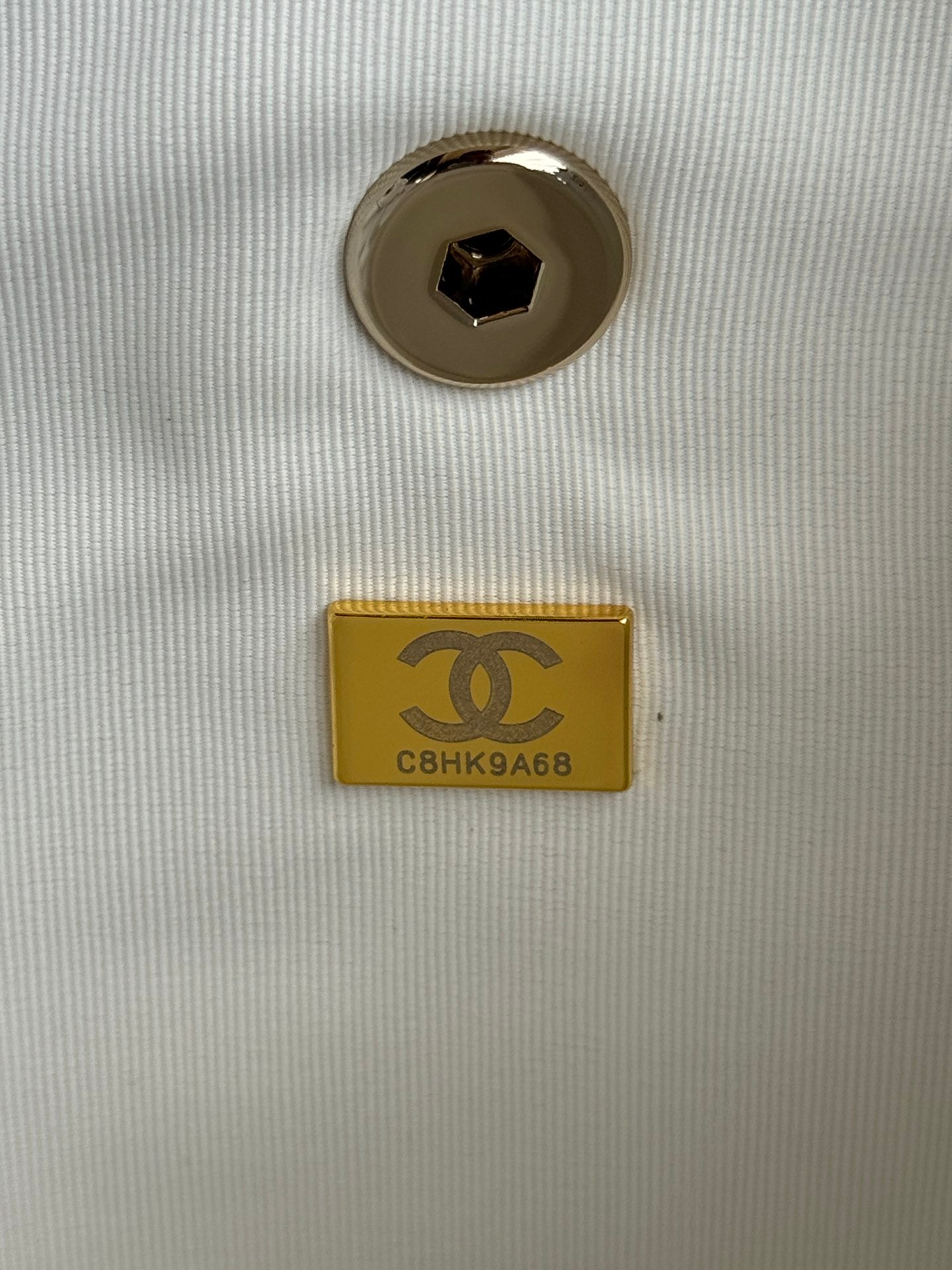 SAC À DOS DUMA 22CM EN CUIR D'AGNEAU BLANC QUINCAILLERIE OR CLAIR