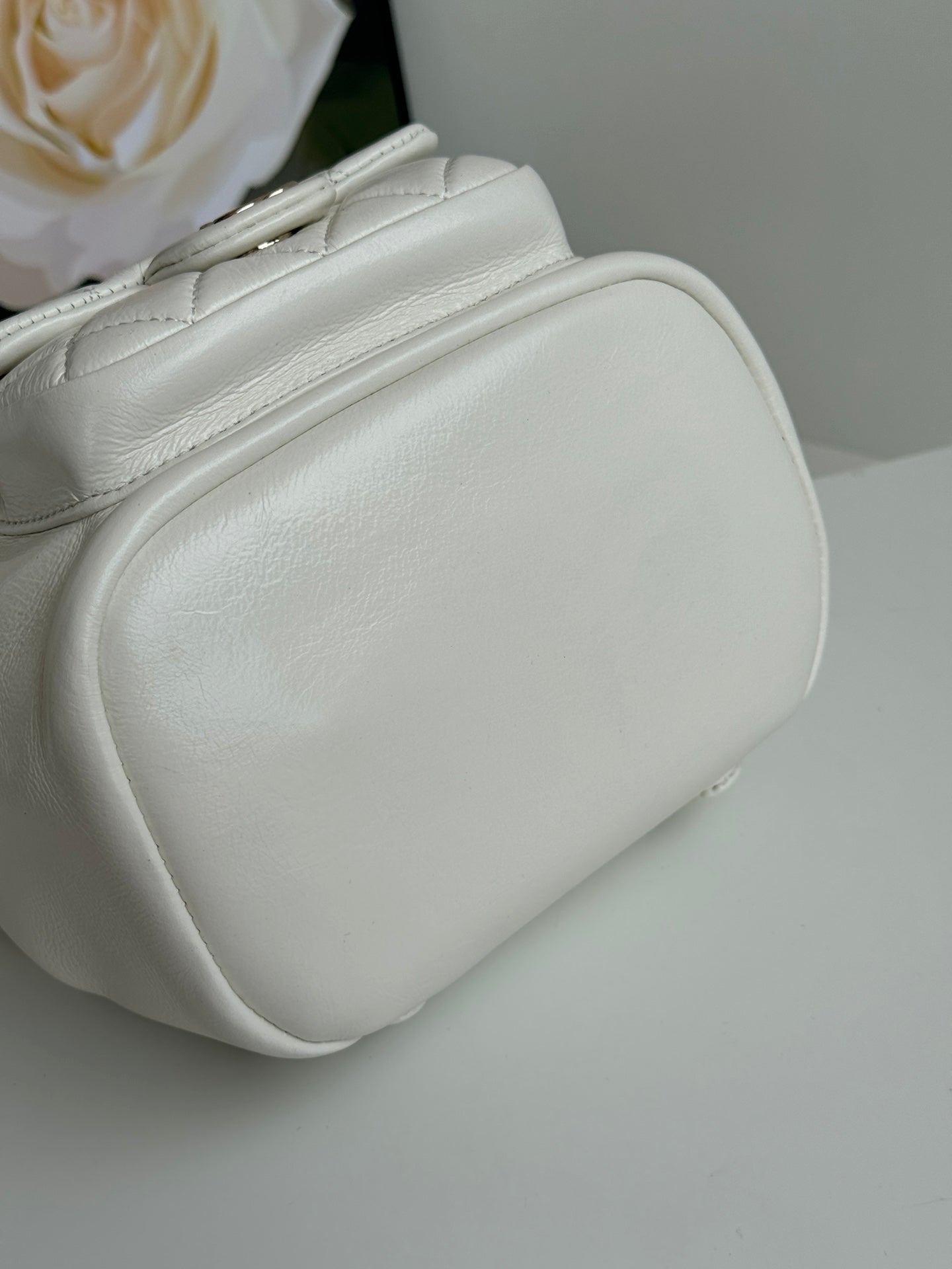 DUMA BACKPACK 18CM WHITE LAMBSKIN LIGHT GOLD HARDWARE