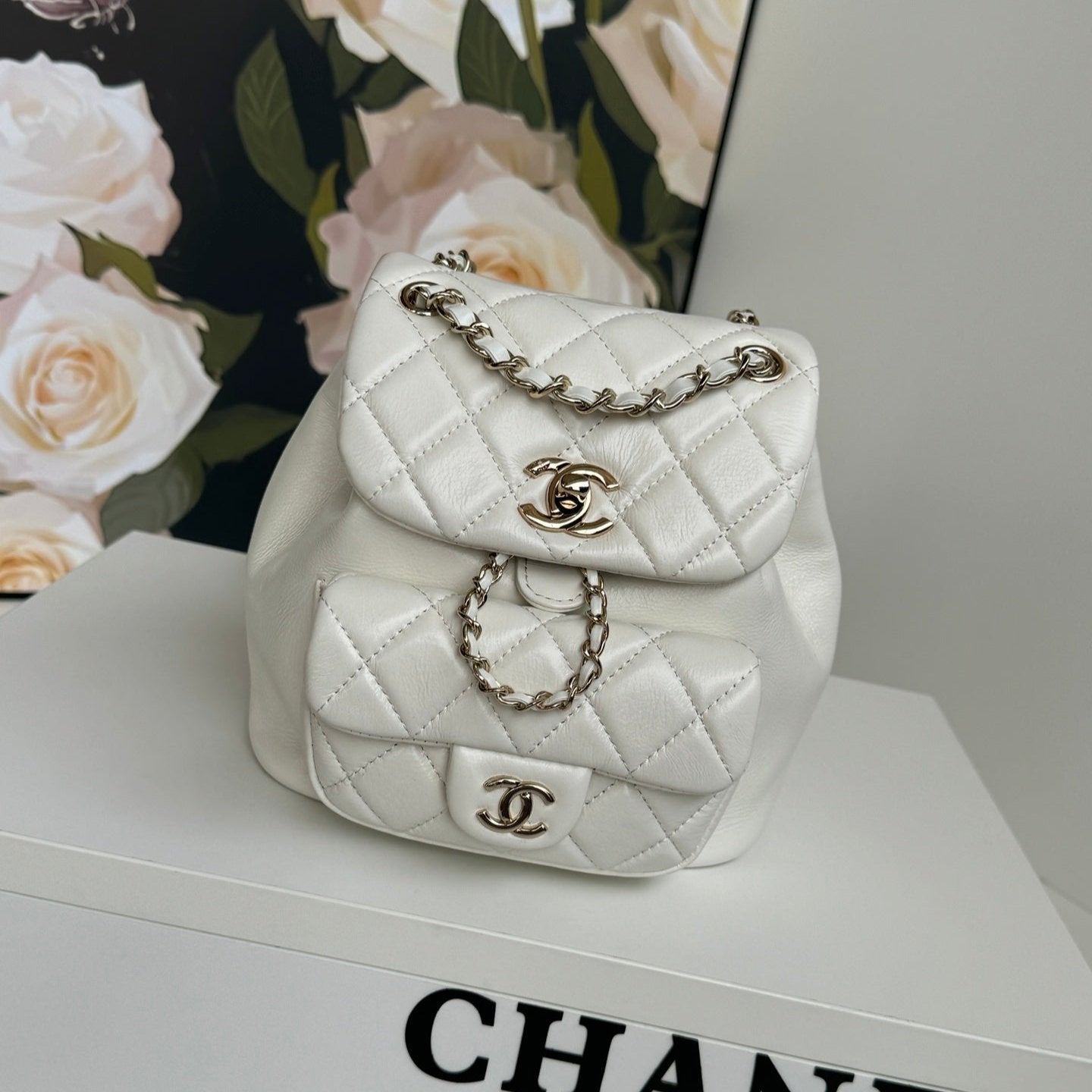 SAC À DOS DUMA 18CM EN CUIR D'AGNEAU BLANC QUINCAILLERIE OR CLAIR