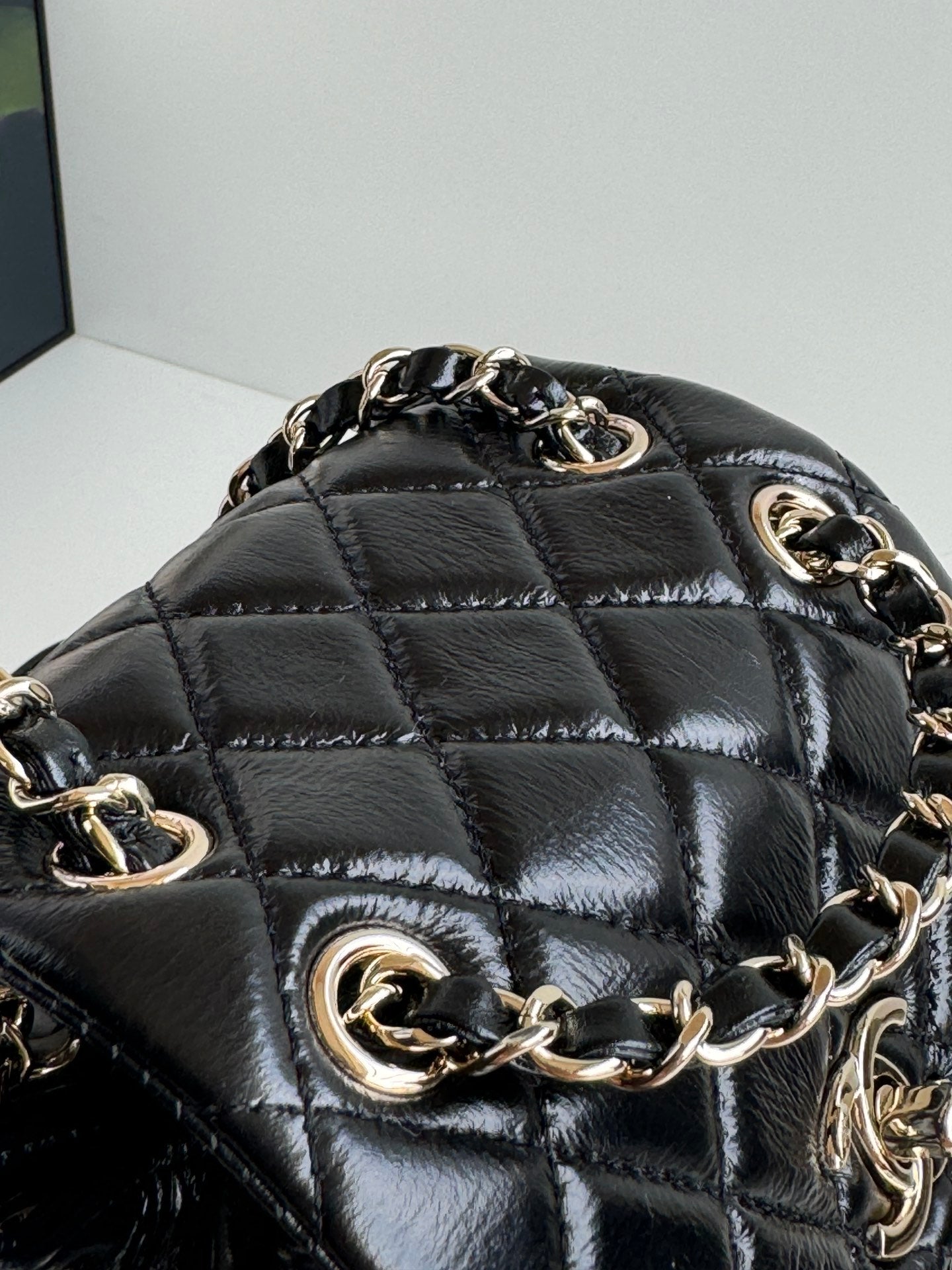 SAC À DOS DUMA 18CM EN CUIR D'AGNEAU NOIR QUINCAILLERIE OR CLAIR